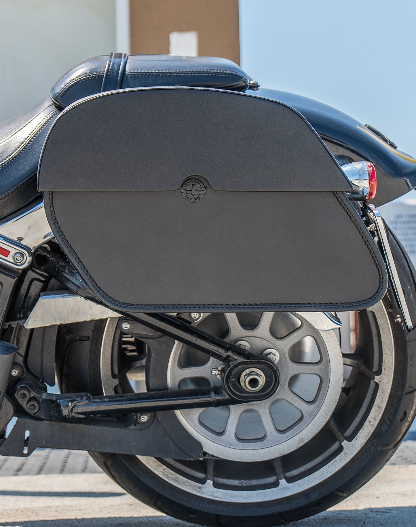 28L - Panzer Medium Quick Mount Leather Alforjas para Harley Softail Fat Boy FLFB/S