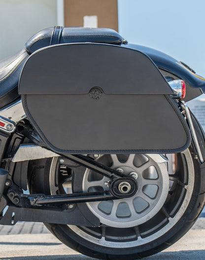 28L - Panzer Medium Quick Mount Leather Alforjas para Harley Softail Fat Boy FLFB/S