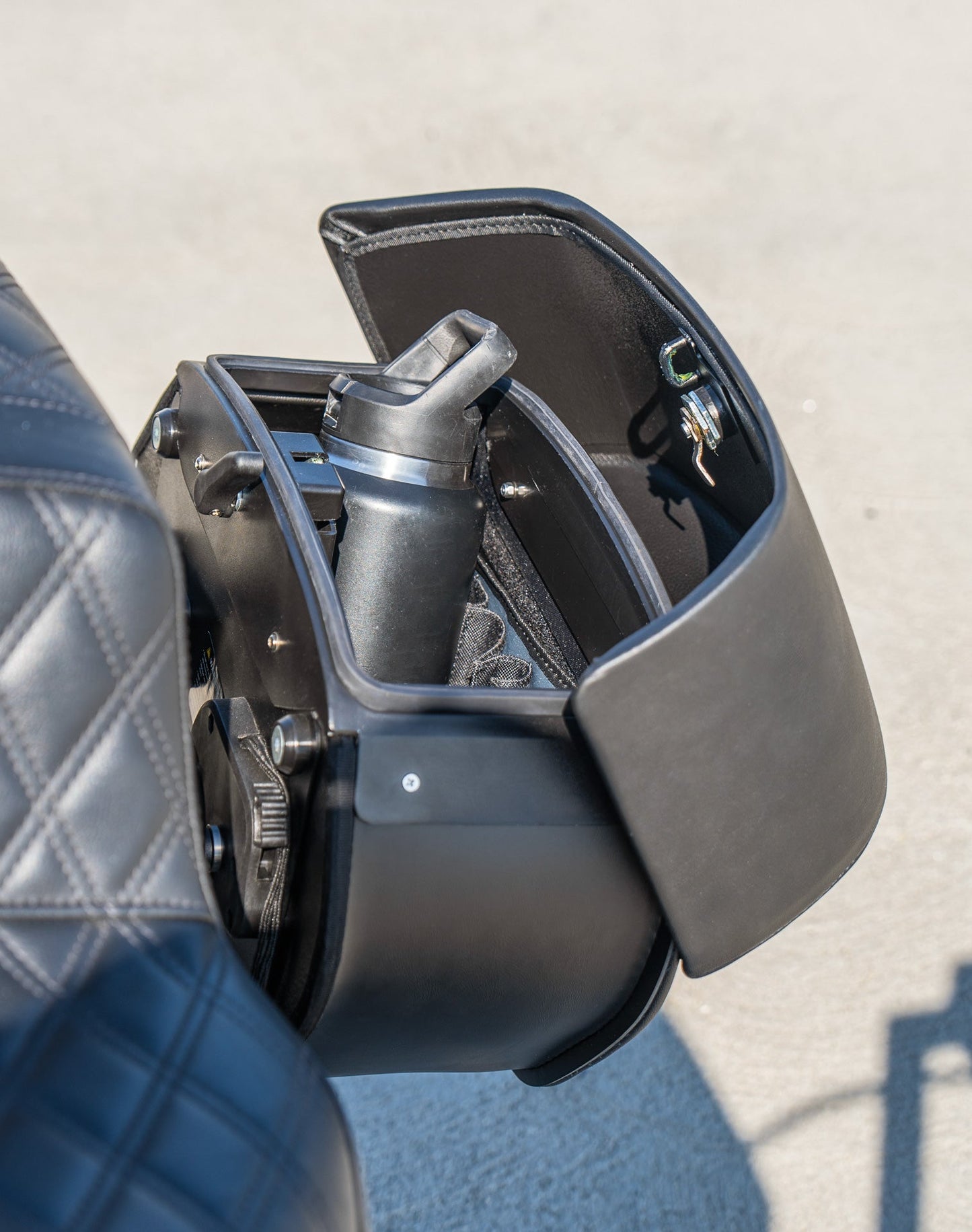 28L - Panzer Medium Quick Mount Leather Alforjas para Harley Softail Heritage FLHC/S