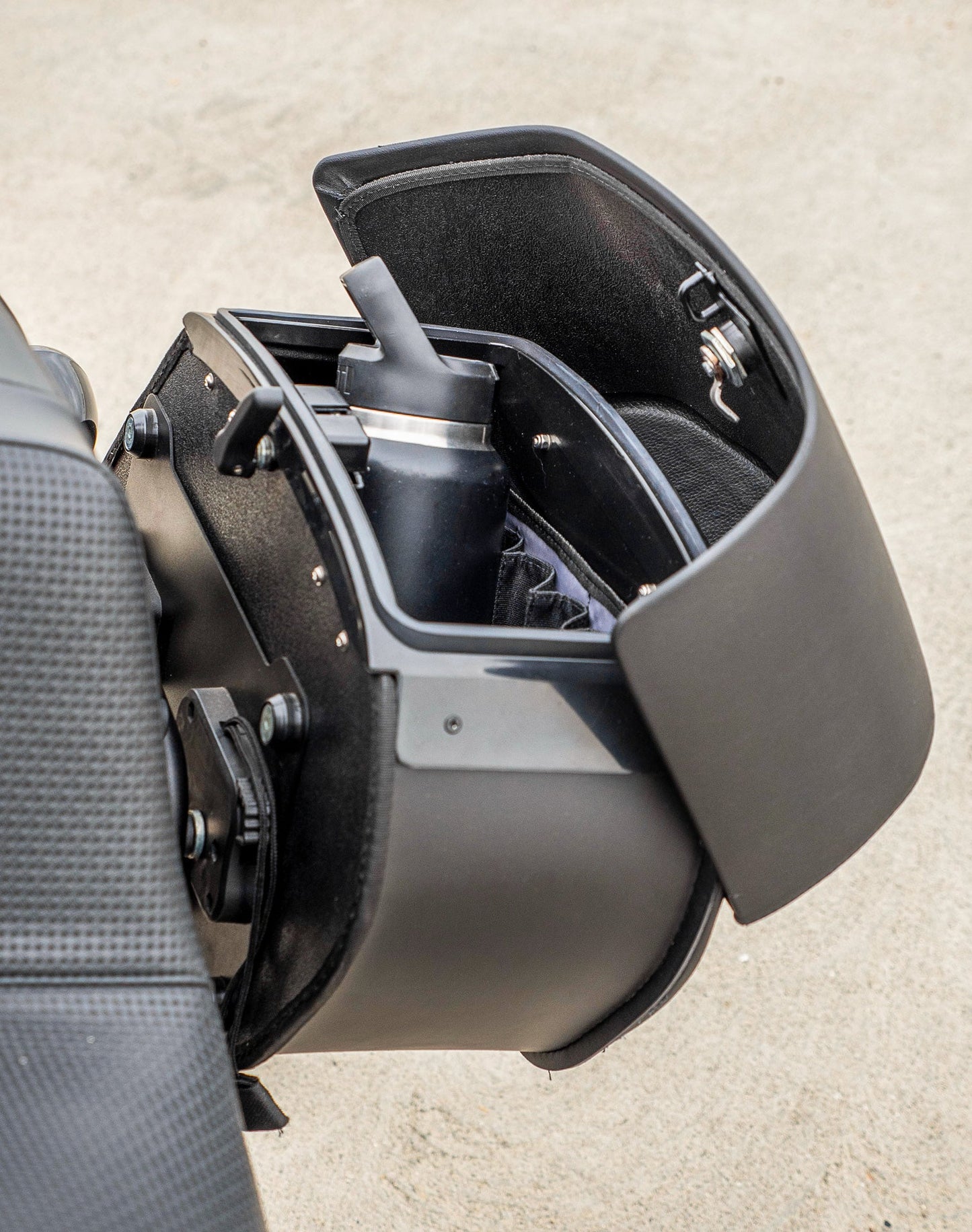 28L - Panzer Medium Quick Mount Leather Alforjas para Harley Softail Low Rider S FXLRS