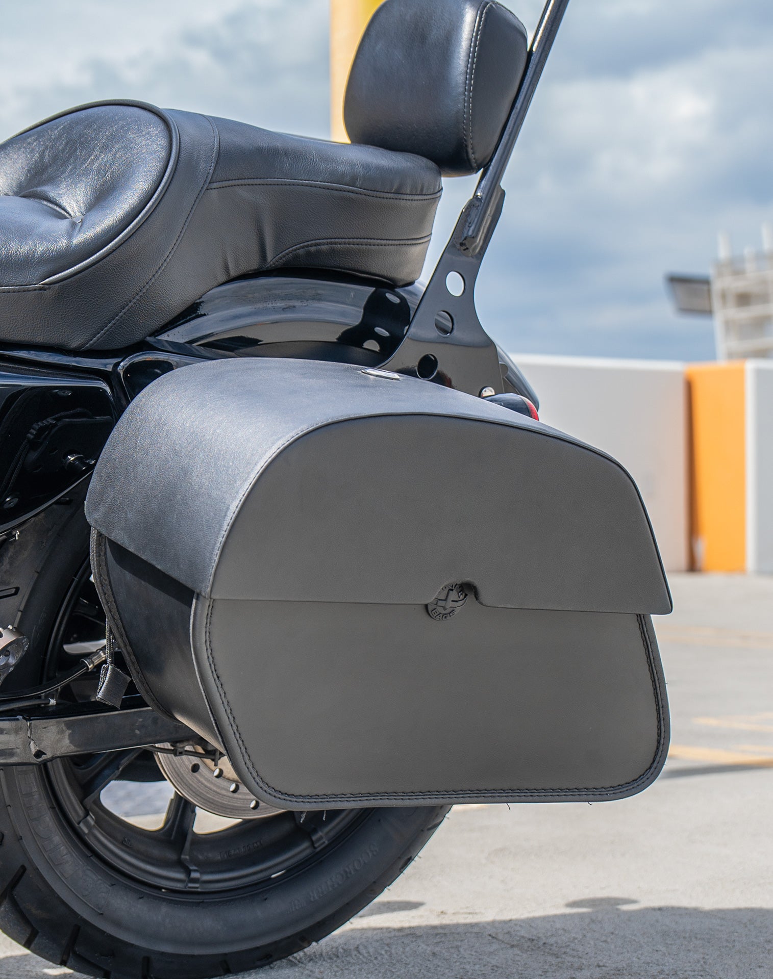 28L - Panzer Medium Quick Mount Leather Alforjas para Harley Sportster 1200 Iron XL1200NS