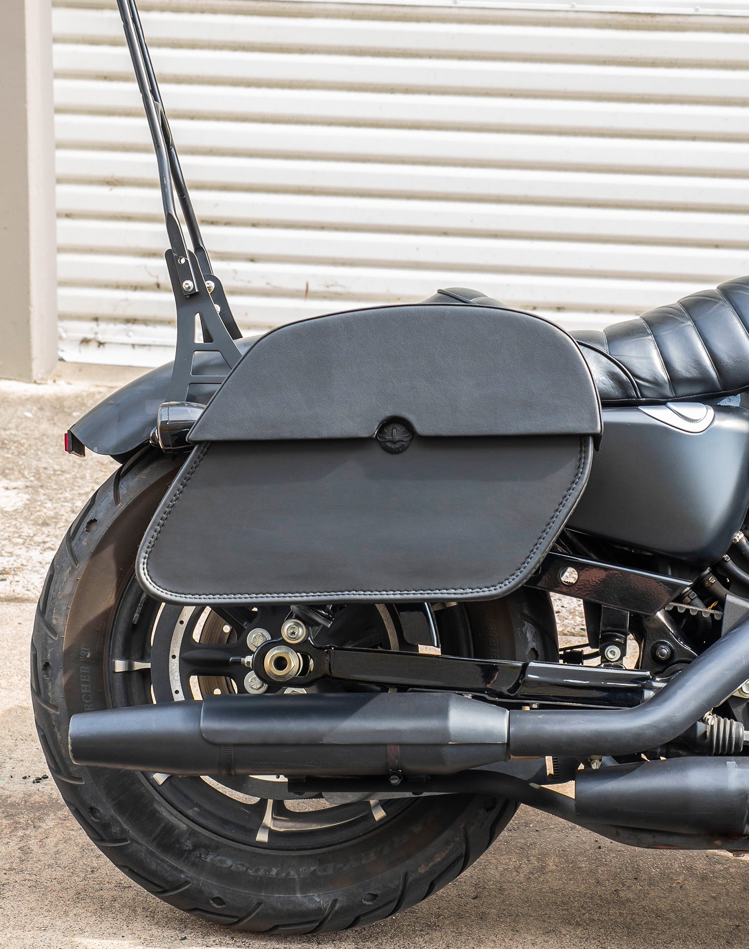 28L - Panzer Medium Quick Mount Leather Alforjas para Harley Sportster 883 Iron XL883N