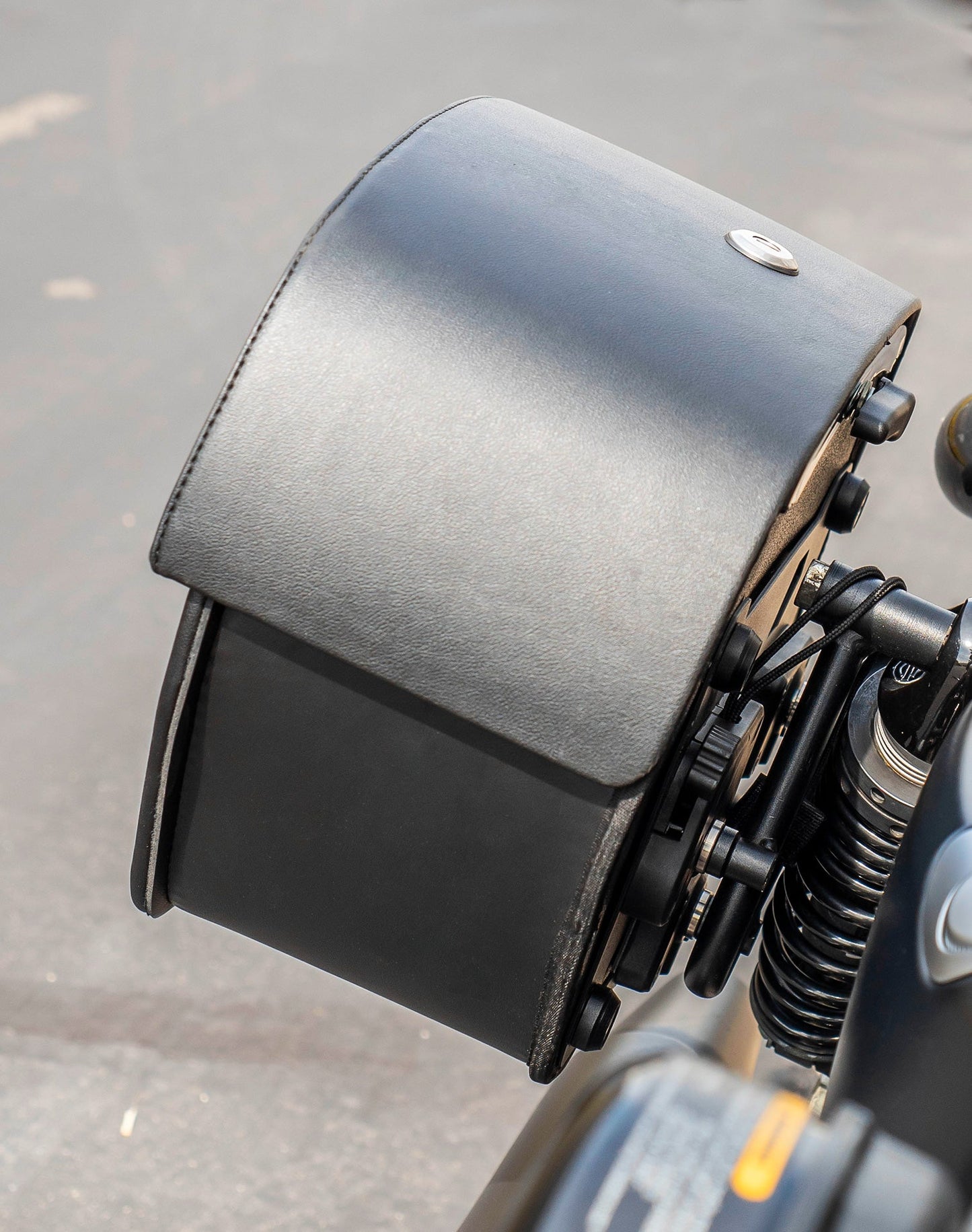 28L - Panzer Medium Quick Mount Leather Alforjas para Harley Sportster 883 Iron XL883N