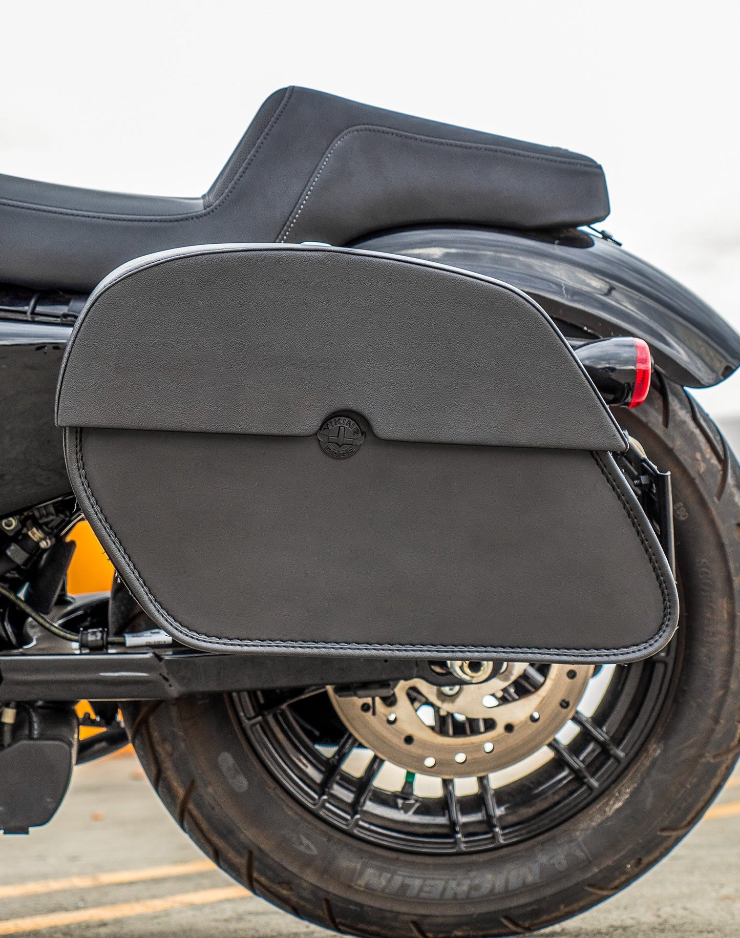 28L - Panzer Medium Quick Mount Leather Alforjas para Harley Sportster Forty Eight XL1200X/XL1200XS