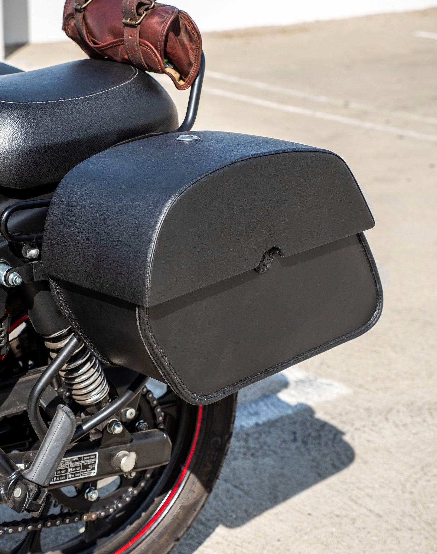 28L - Panzer Medium Quick Mount Royal Enfield Classic 350 Leather Alforjas