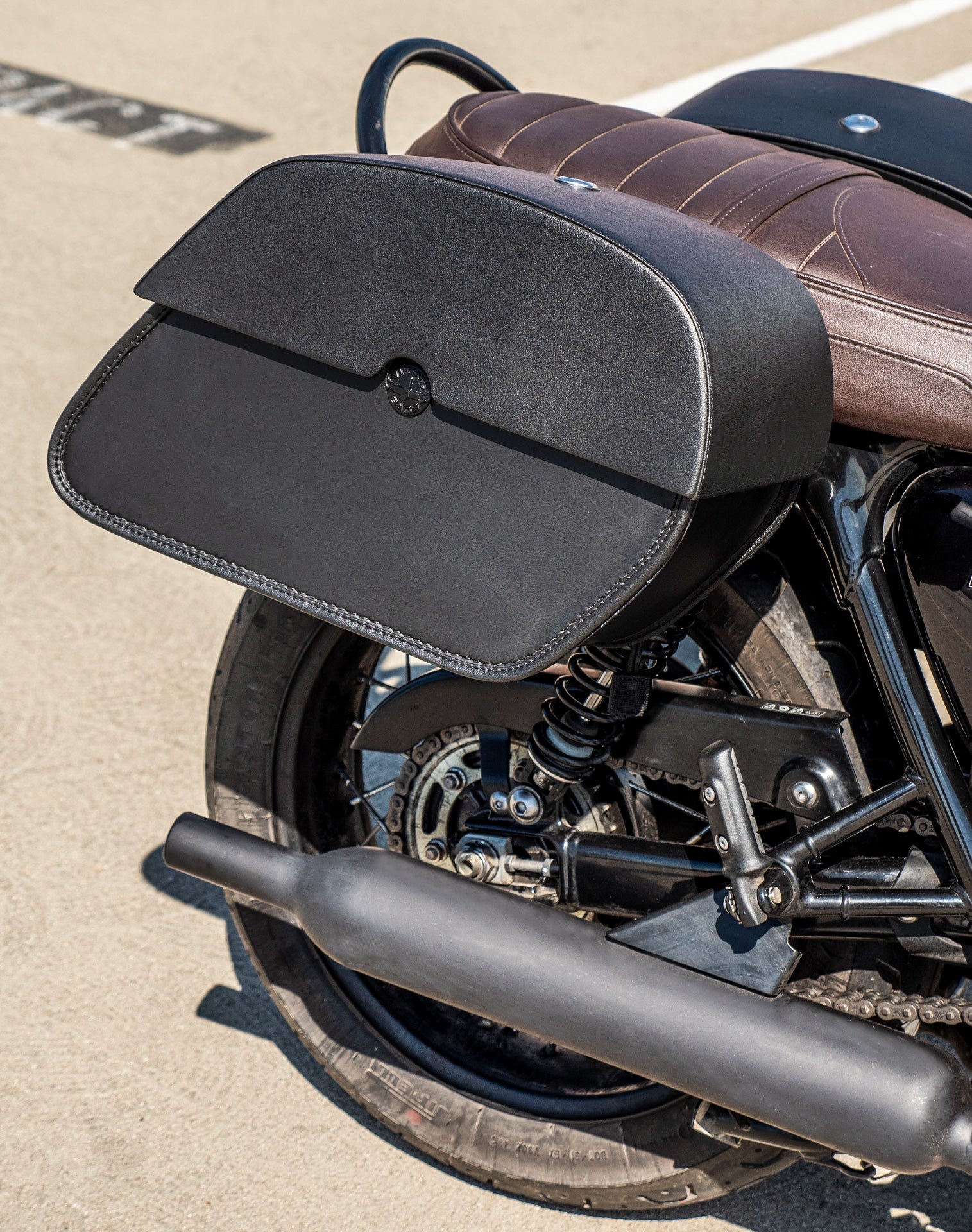 28L - Panzer Medium Quick Mount Triumph Bonneville T120 Leather Alforjas