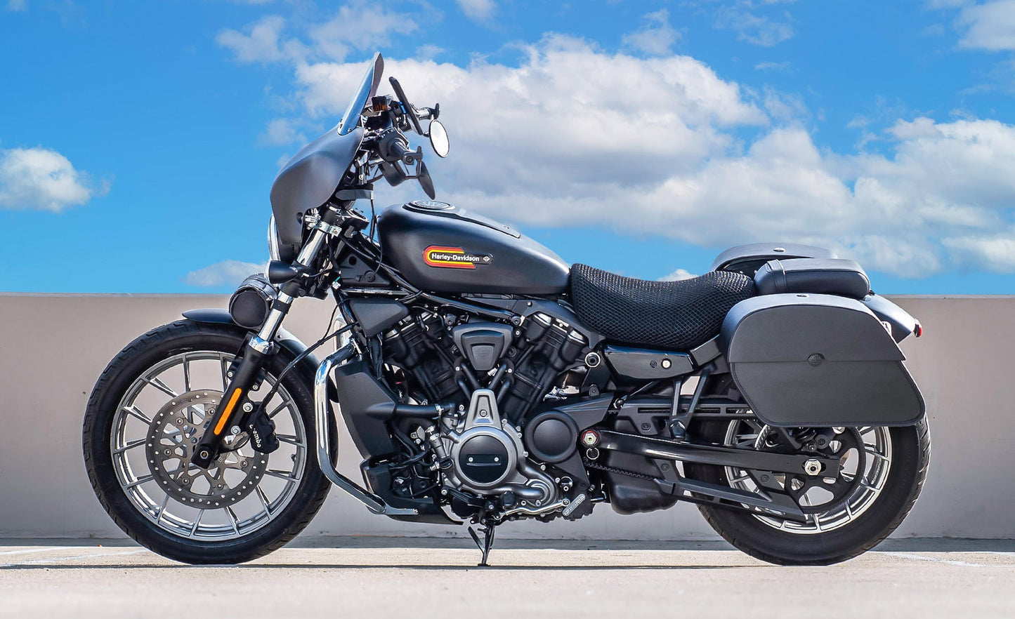 28L - Panzer Medium Quick Mount Harley Sportster Nightster RH975/S Leather Alforjas
