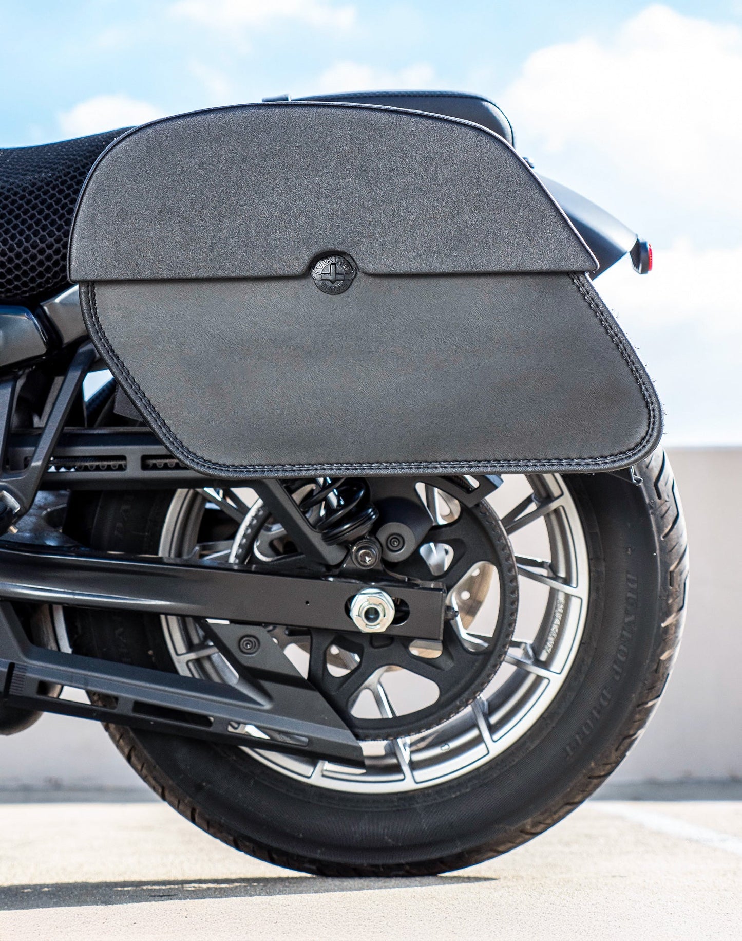 28L - Panzer Medium Quick Mount Harley Sportster Nightster RH975/S Leather Alforjas
