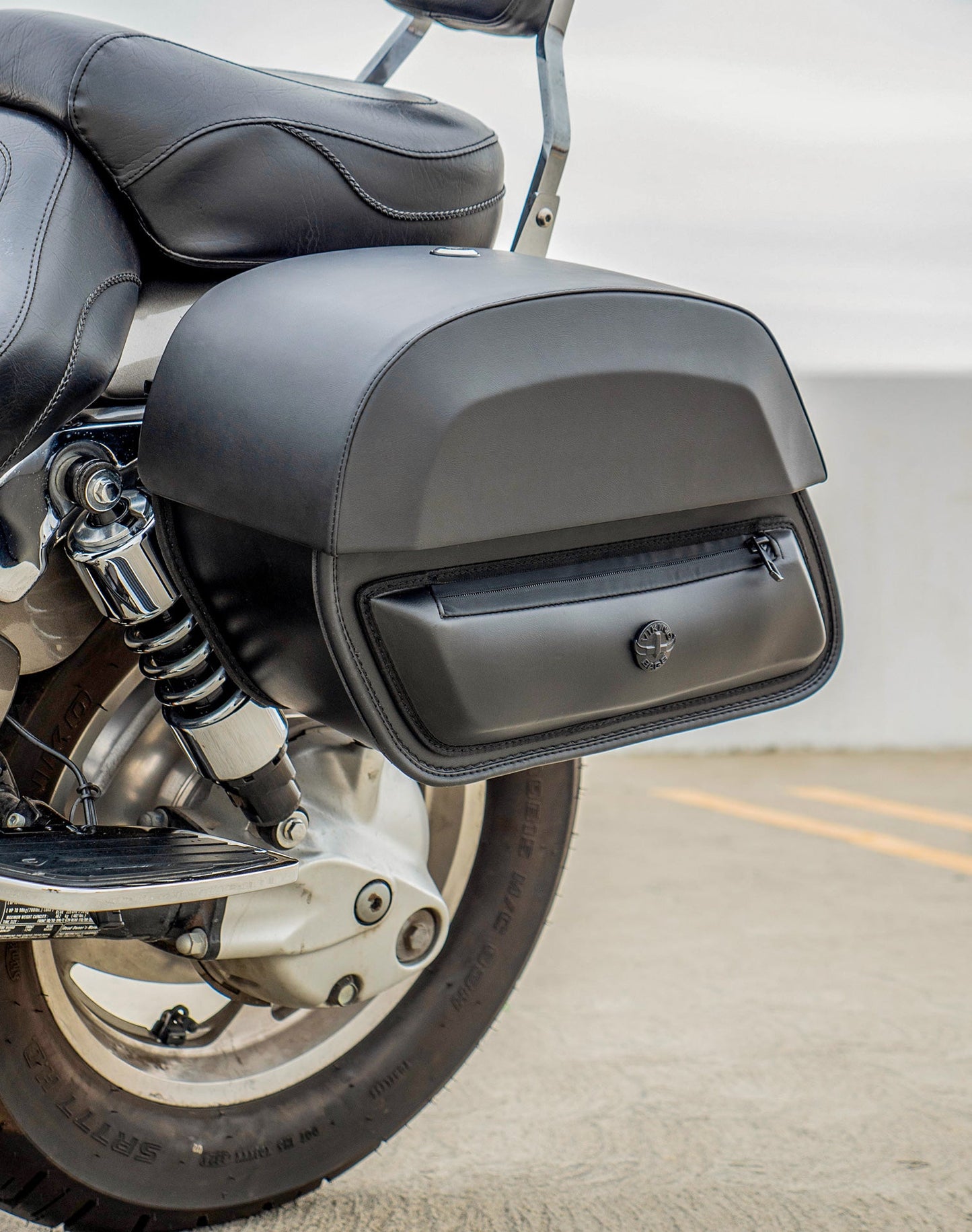 28L - Pantheon Medium Hard Mount Honda VTX 1800 C Leather Motocicleta Alforjas