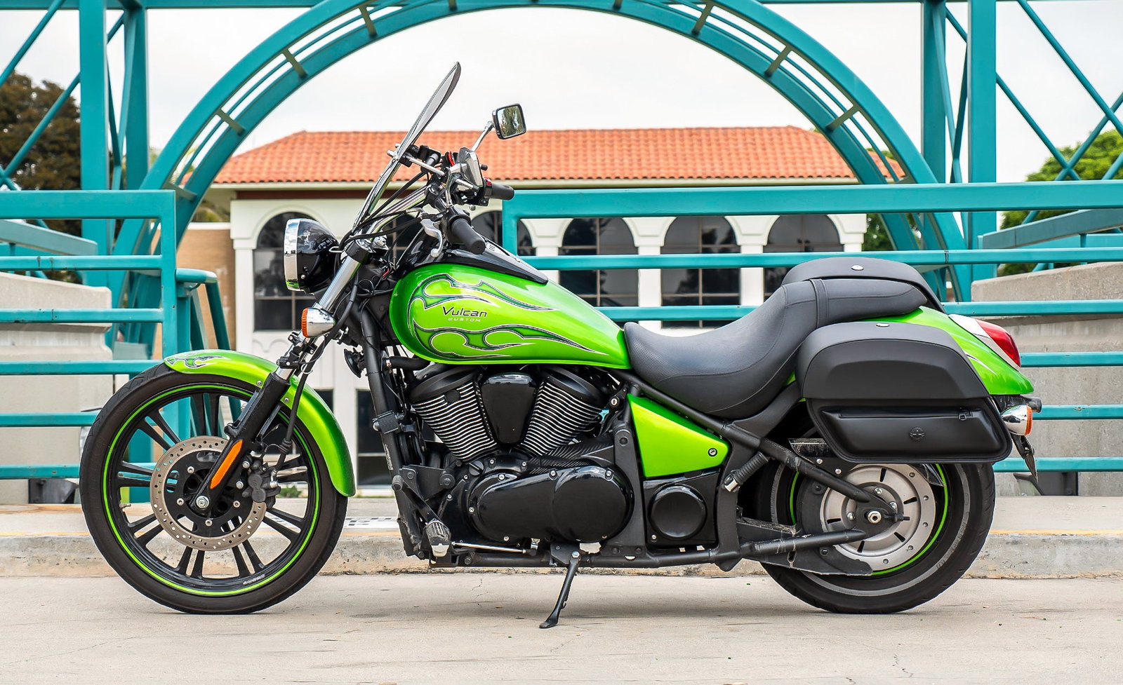 28L - Pantheon Medium Hard Mount Kawasaki Vulcan 900 VN900C Custom Leather Motocicleta Alforjas