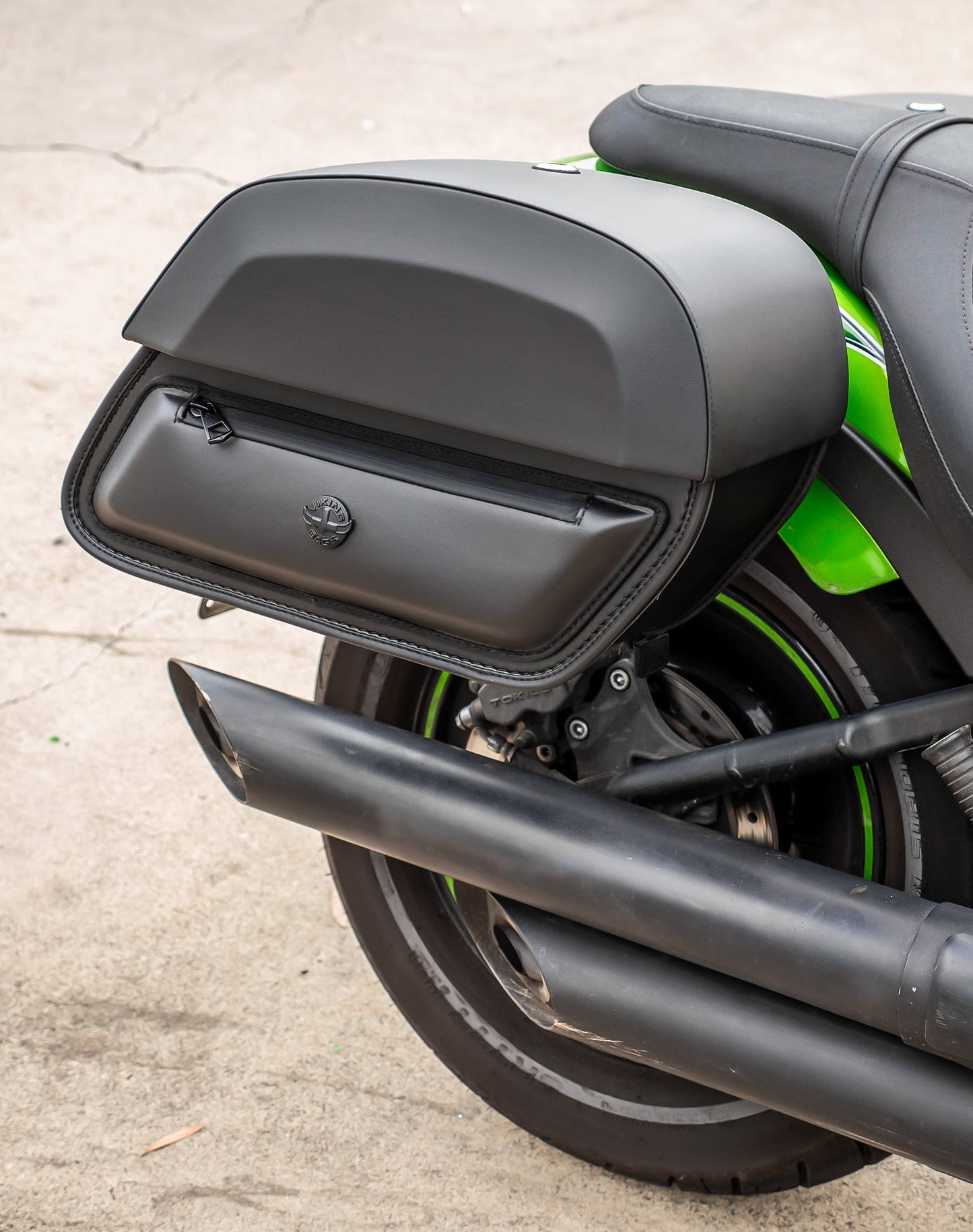28L - Pantheon Medium Hard Mount Kawasaki Vulcan 900 VN900C Custom Leather Motocicleta Alforjas