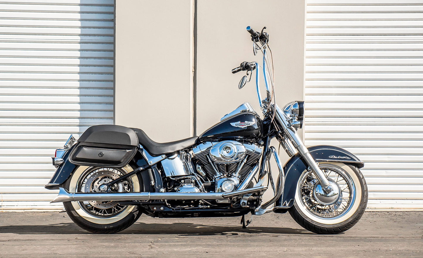 28L - Pantheon Medium Hard Mount Leather Alforjas para Harley Softail Deluxe FLSTN/I