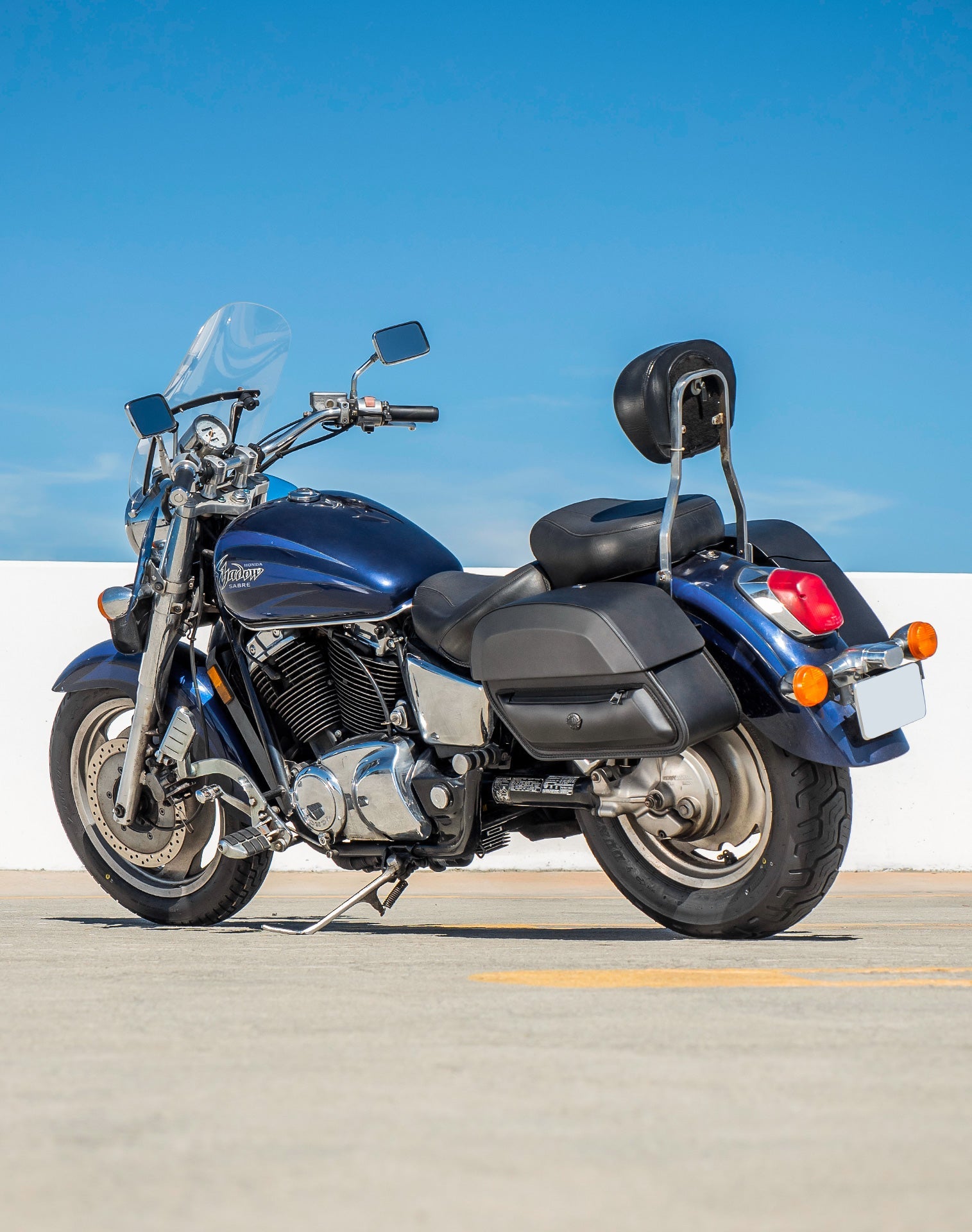 28L - Pantheon Medium Hard Mount Honda Shadow 1100 Sabre Leather Alforjas