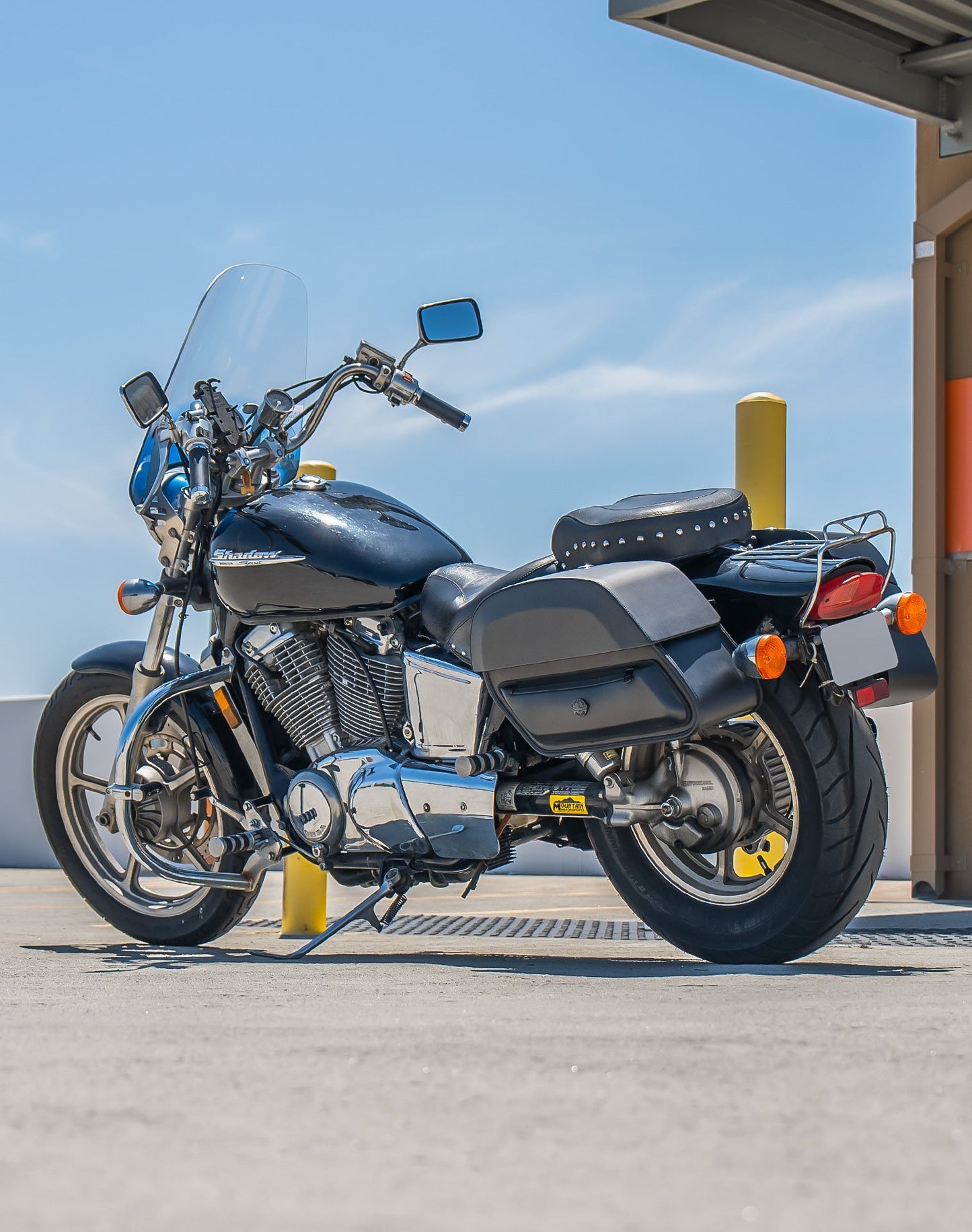 28L - Pantheon Medium Hard Mount Honda Shadow 1100 Spirit Leather Alforjas