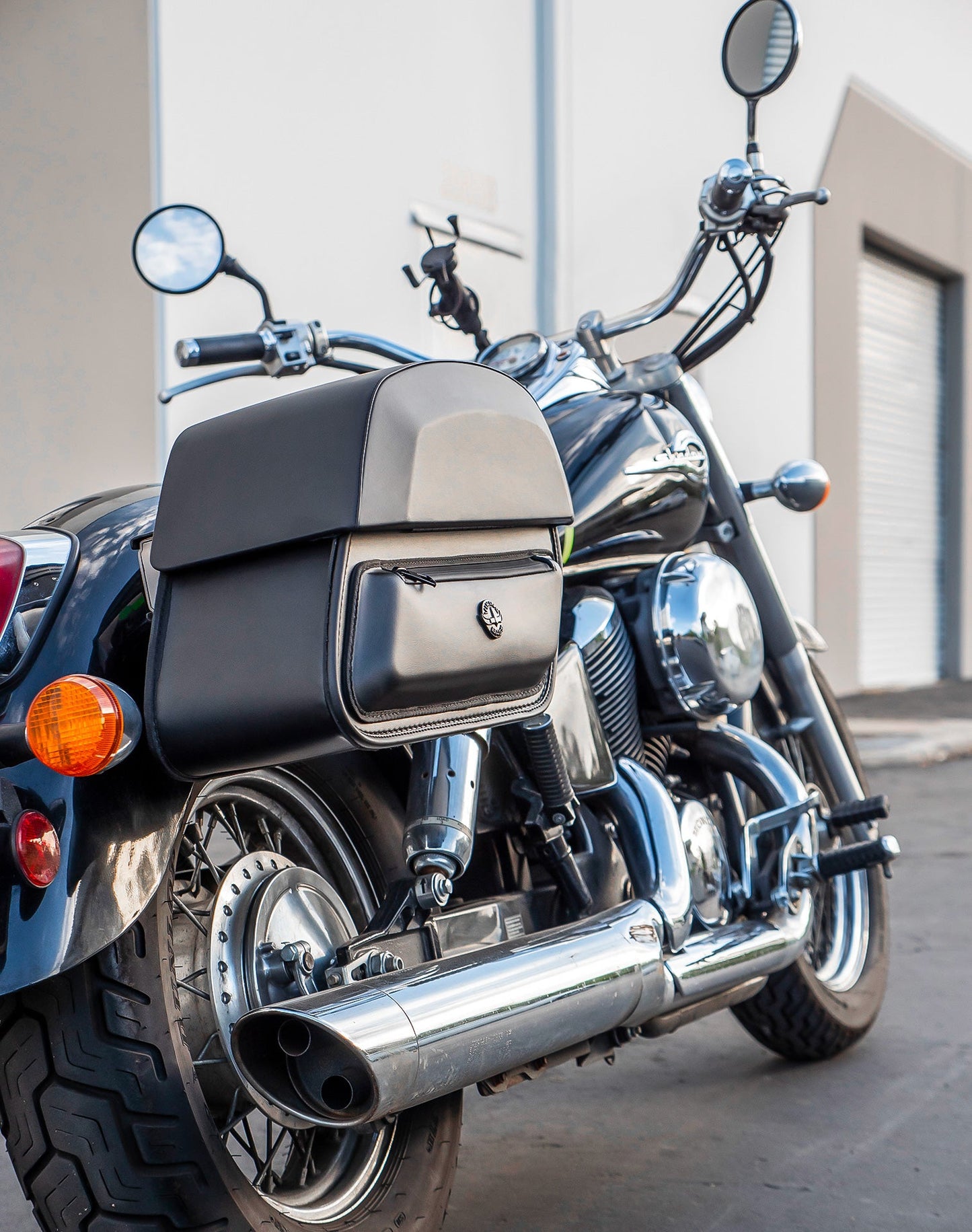 28L - Pantheon Medium Hard Mount Honda Shadow 750 ACE Leather Alforjas