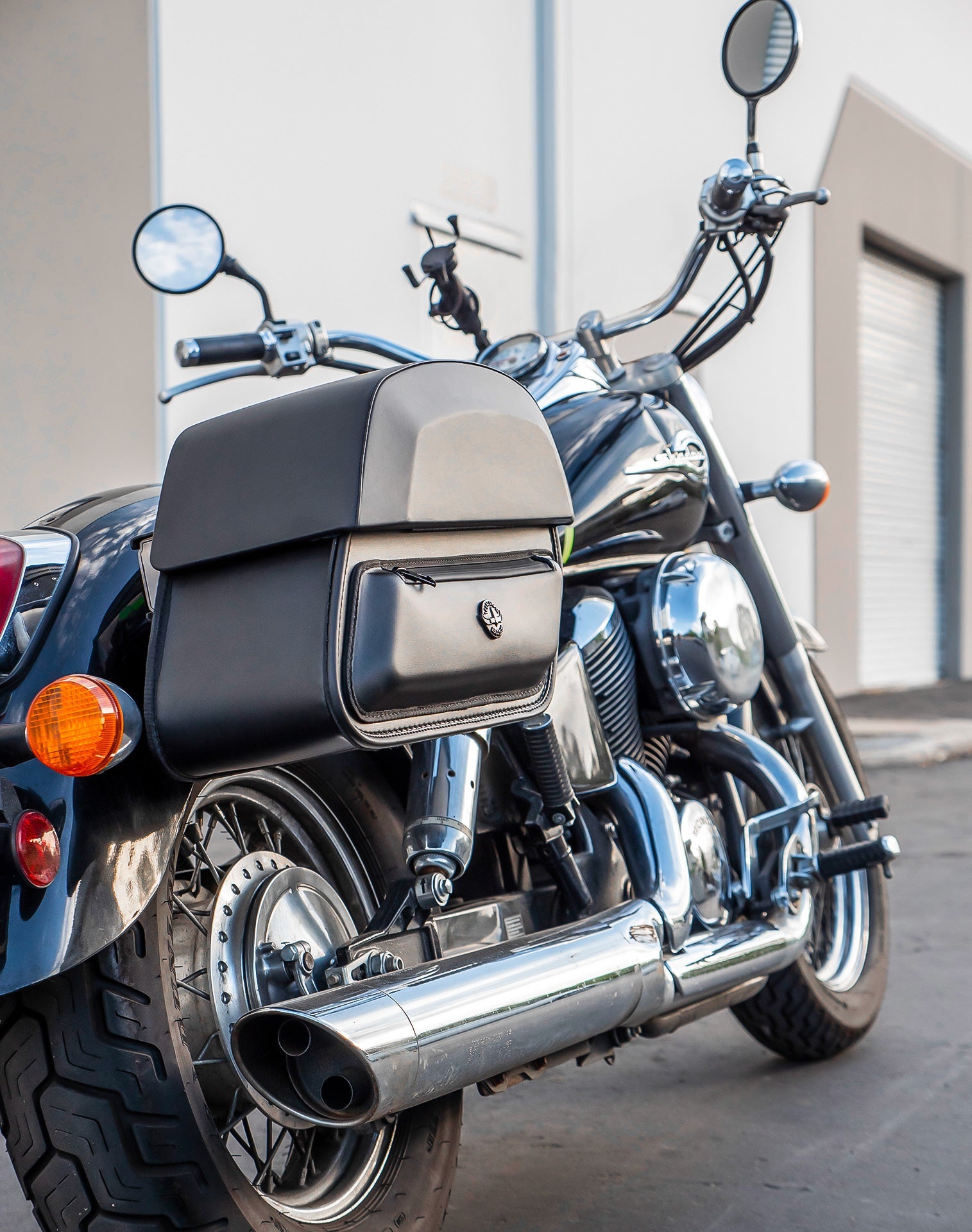 28L - Pantheon Medium Hard Mount Honda Shadow 750 ACE Leather Alforjas