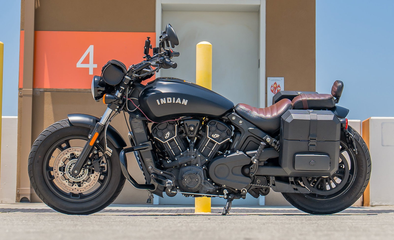 15L - Outlaw Quick Mount Medium Indian Scout Bobber Sixty Hard Solo Alforja (Left Only)