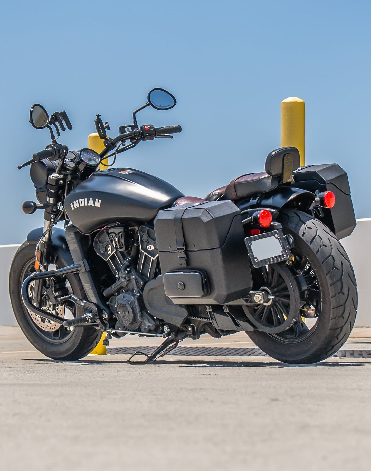 15L - Outlaw Quick Mount Medium Indian Scout Bobber Sixty Hard Solo Alforja (Left Only)