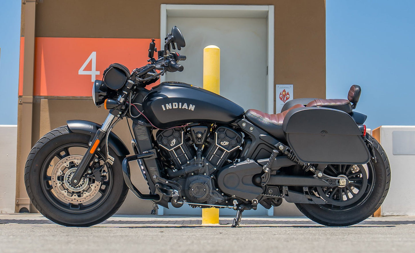28L - Panzer Medium Quick Mount Indian Scout Bobber Leather Alforjas