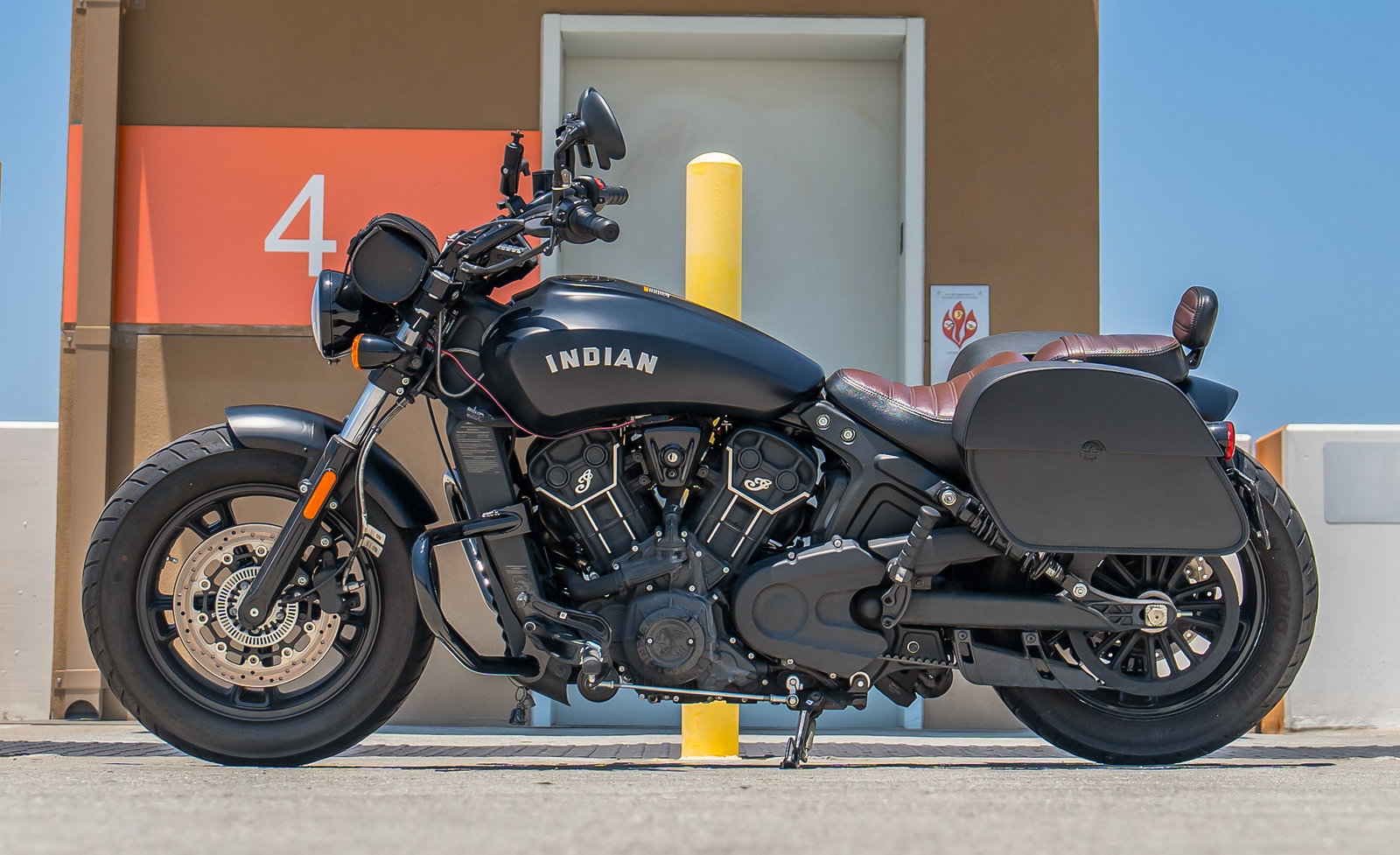28L - Panzer Medium Quick Mount Indian Scout Bobber Leather Alforjas