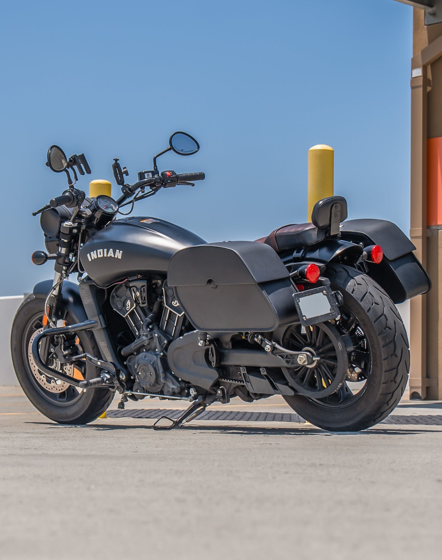 28L - Panzer Medium Quick Mount Indian Scout Bobber Leather Alforjas