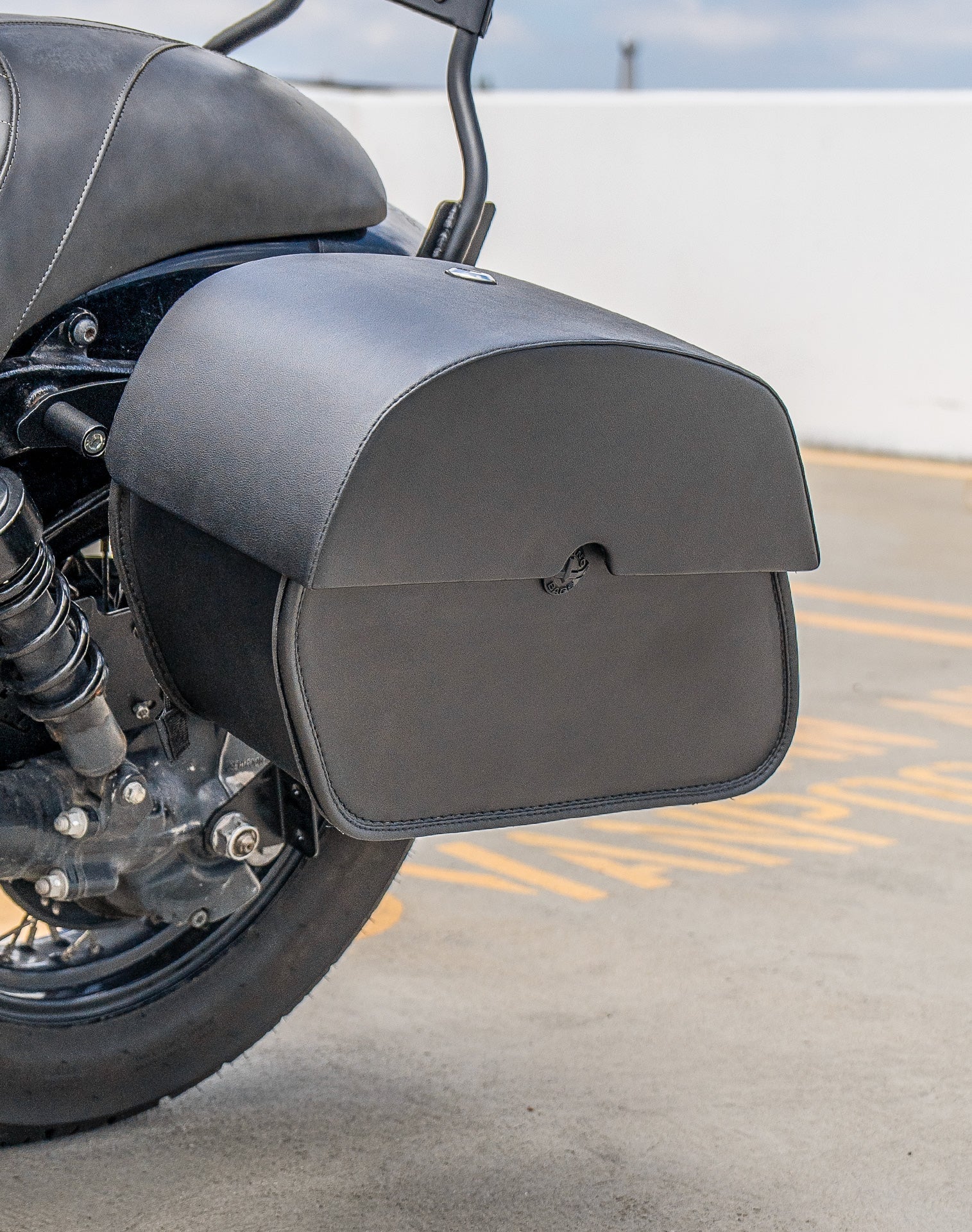 28L - Panzer Medium Quick Mount Honda 750 Shadow Phantom Leather Alforjas