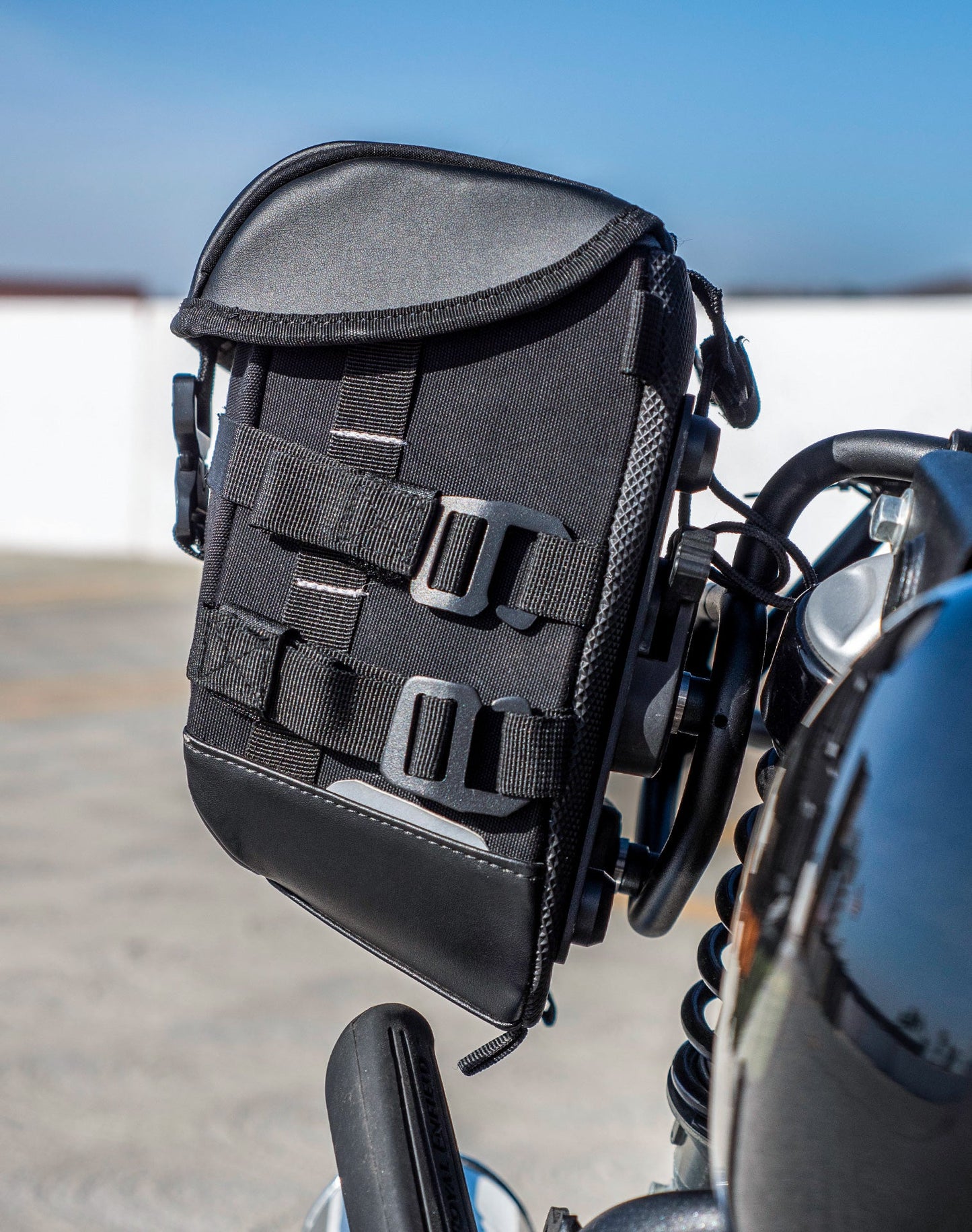 10L - Incognito Quick Mount Small Royal Enfield Super Meteor 650 Solo Alforja (Right Only)