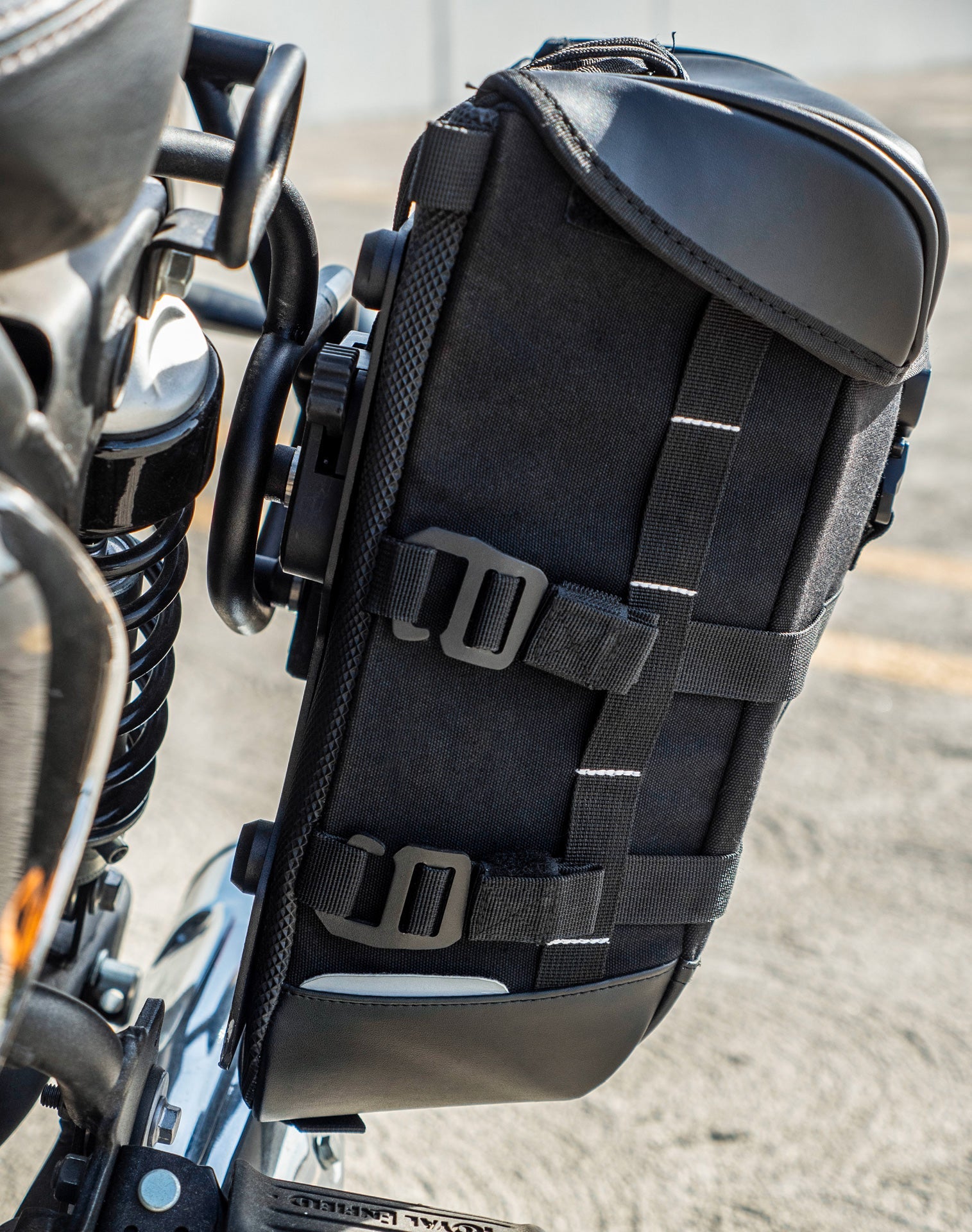 15L - Incognito Quick Mount Medium Royal Enfield Super Meteor 650 Solo Alforja (Left Only)