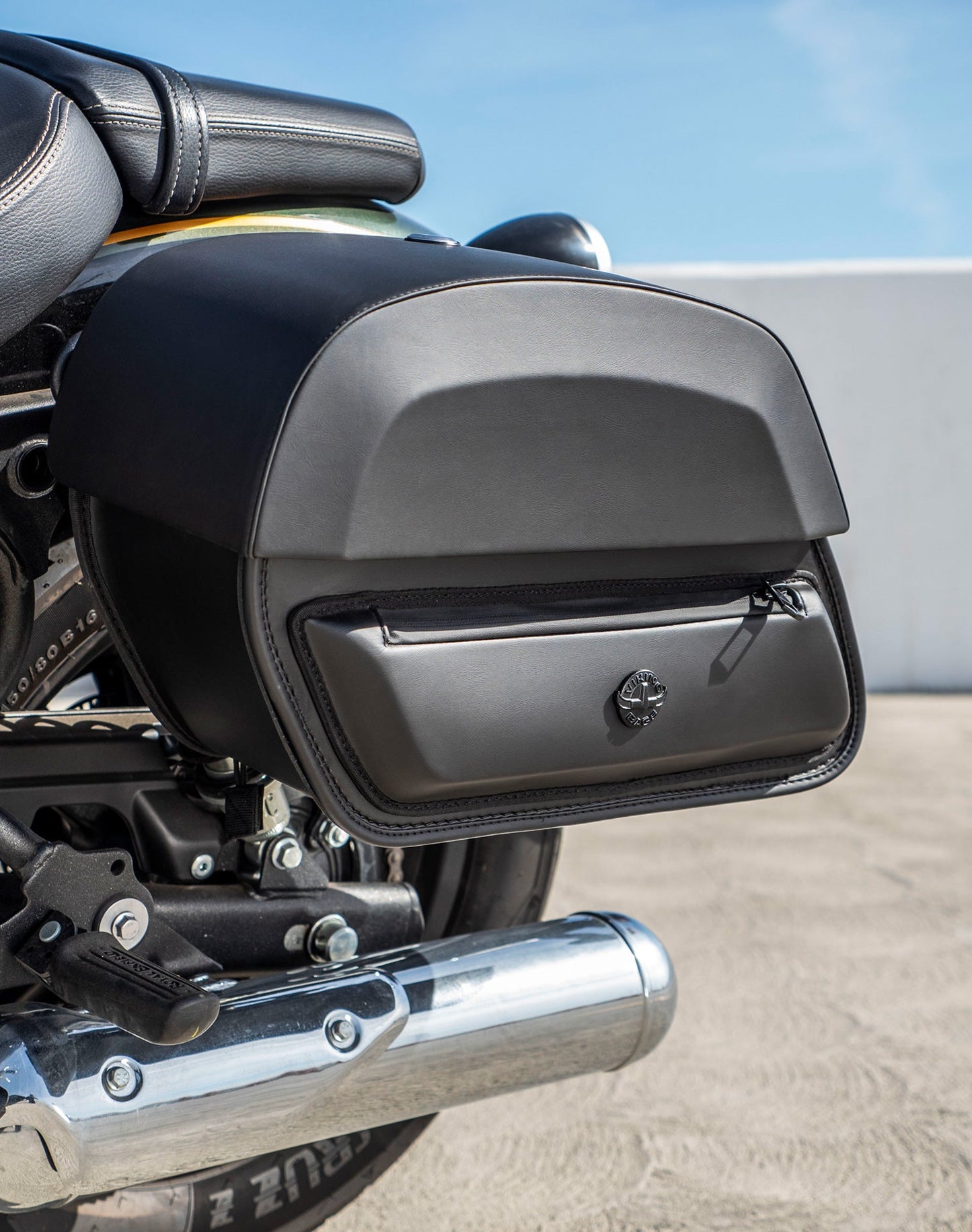 28L - Pantheon Medium Quick Mount Royal Enfield Super Meteor 650 Motocicleta Alforjas