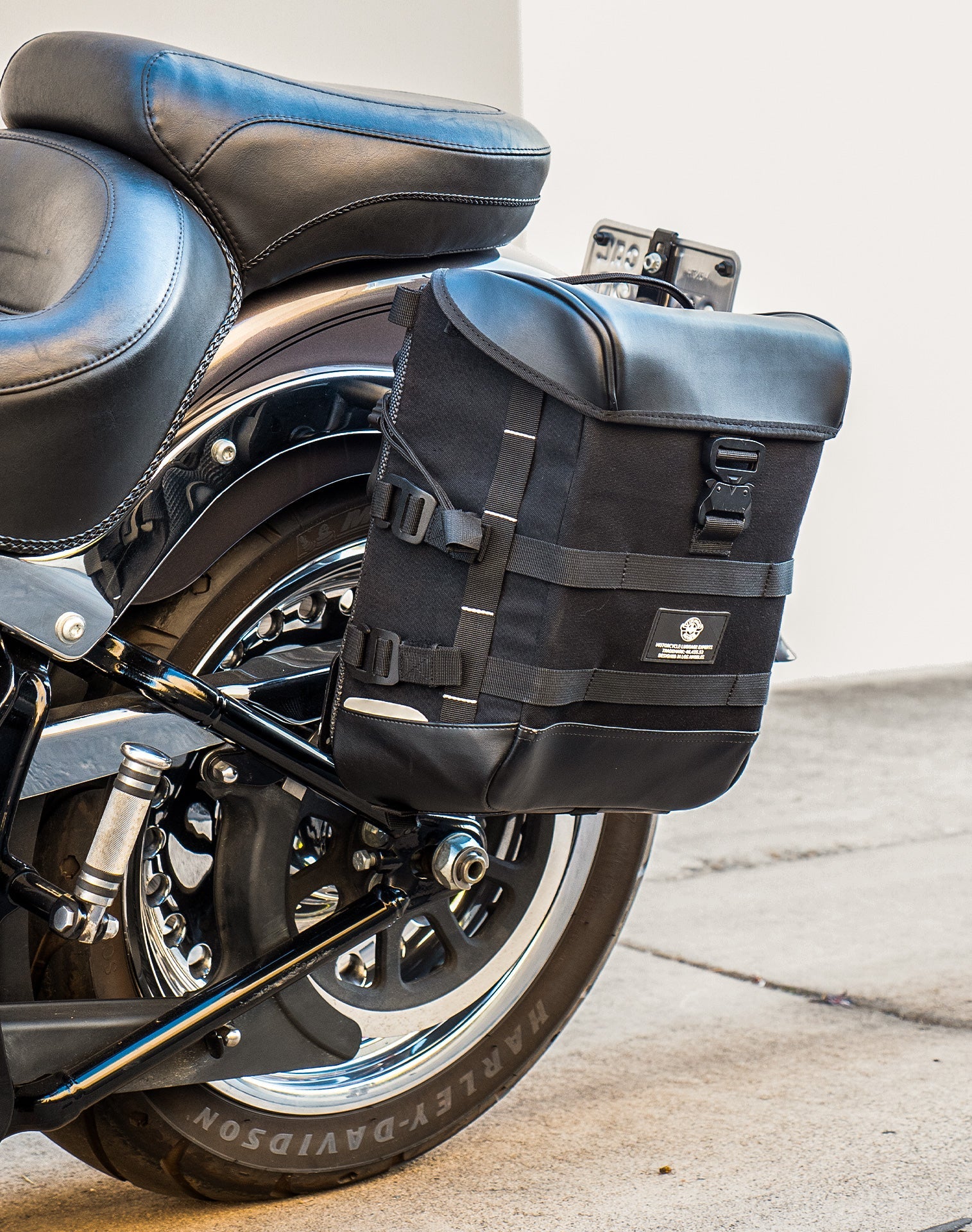 15L - Incognito Quick Mount Medium Solo Motocicleta Alforja (Left Only) para Harley Softail Fat Boy FLSTF/I