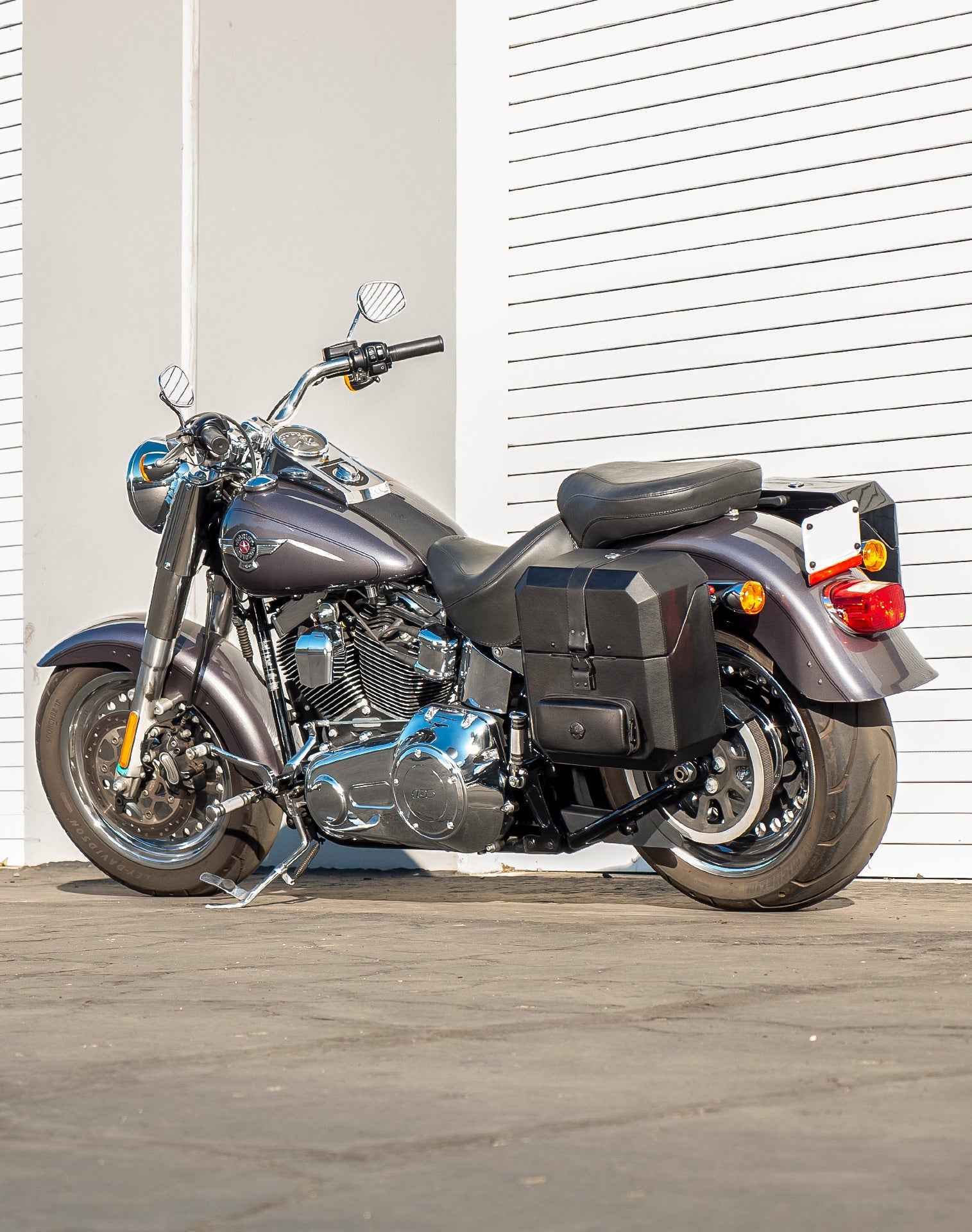 15L - Outlaw Quick Mount Medium Hard Solo Alforja (Left Only) para Harley Softail Fat Boy FLSTF/I