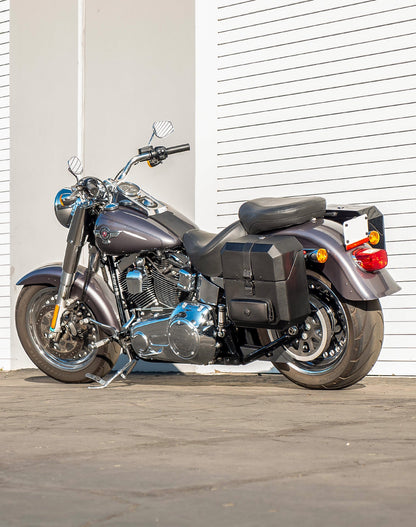 15L - Outlaw Quick Mount Medium Hard Solo Alforja (Left Only) para Harley Softail Fat Boy FLSTF/I