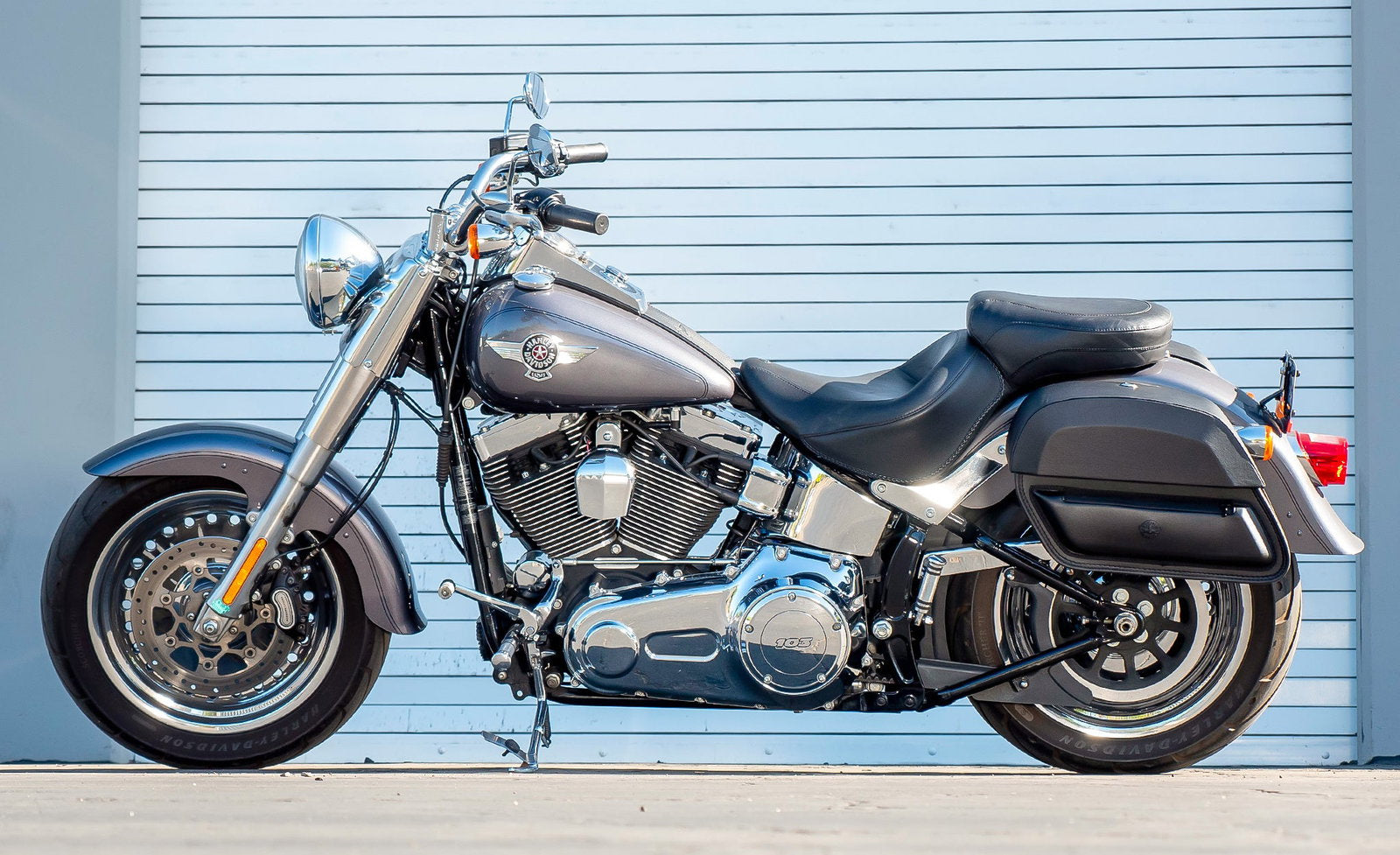 28L - Pantheon Medium Quick Mount Motocicleta Alforjas para Harley Softail Fat Boy FLSTF/I