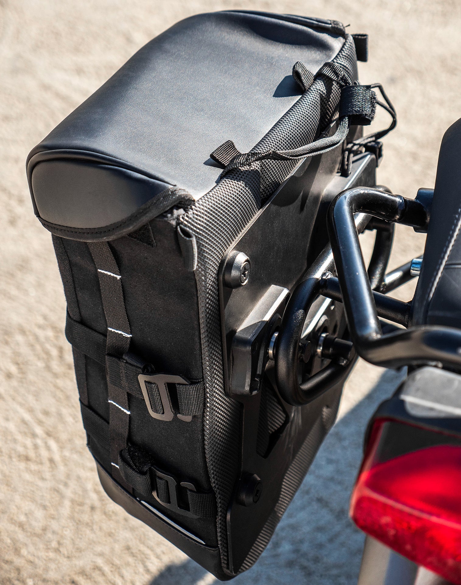 15L - Incognito Quick Mount Medium Royal Enfield Scram 411 Solo Alforja (Left Only)