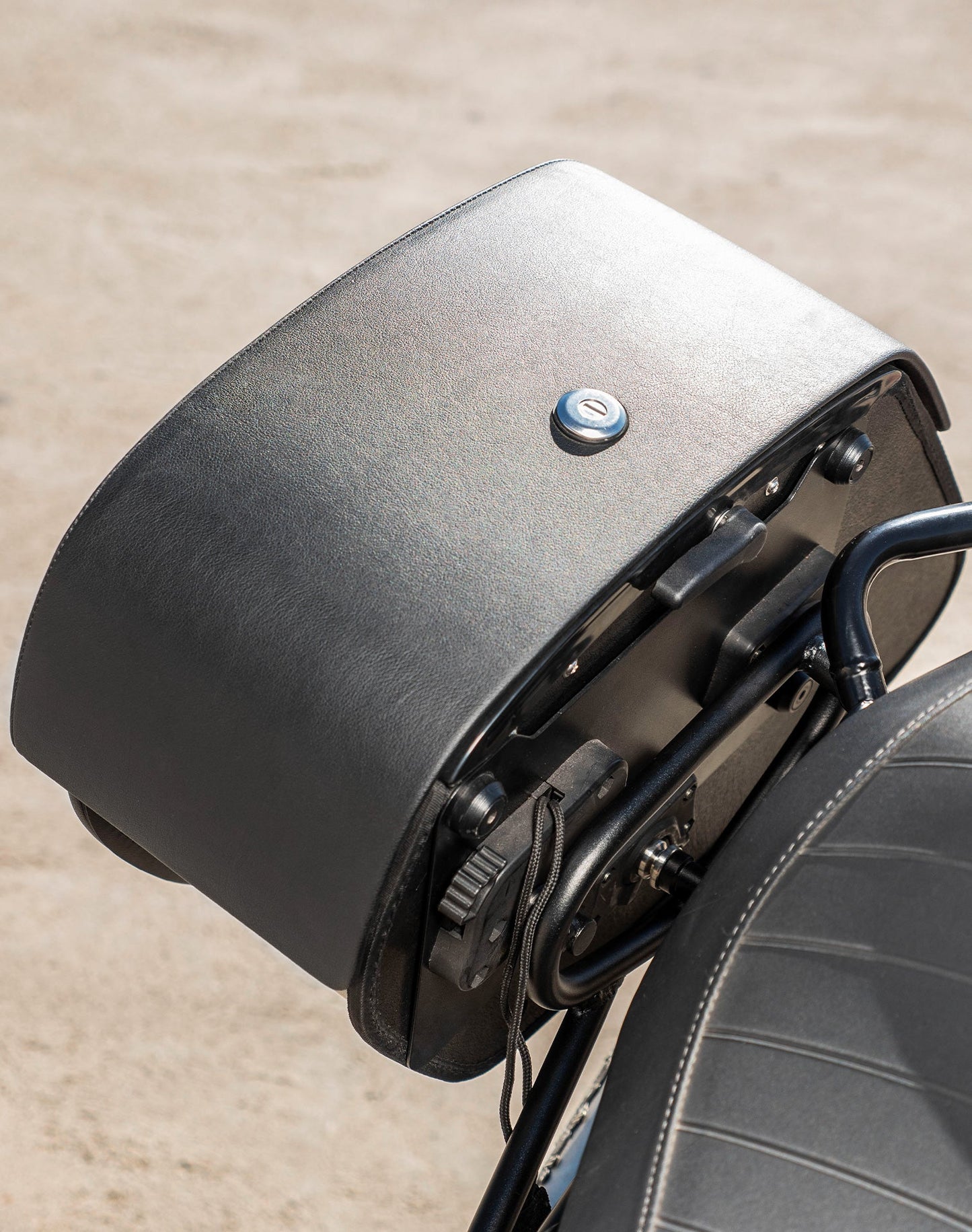 28L - Baelor Medium Quick Mount Royal Enfield Scram 411 Motocicleta Alforjas