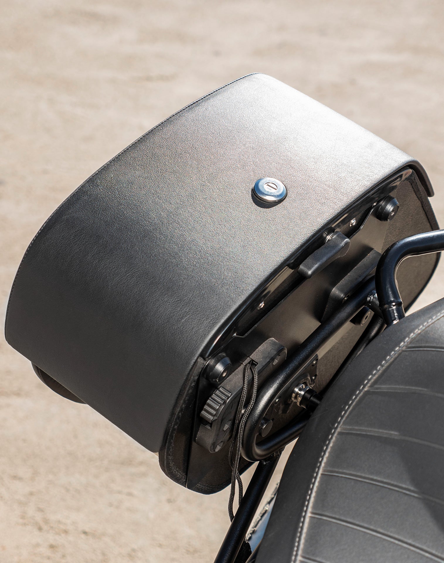 28L - Pantheon Medium Quick Mount Royal Enfield Scram 411 Motocicleta Alforjas