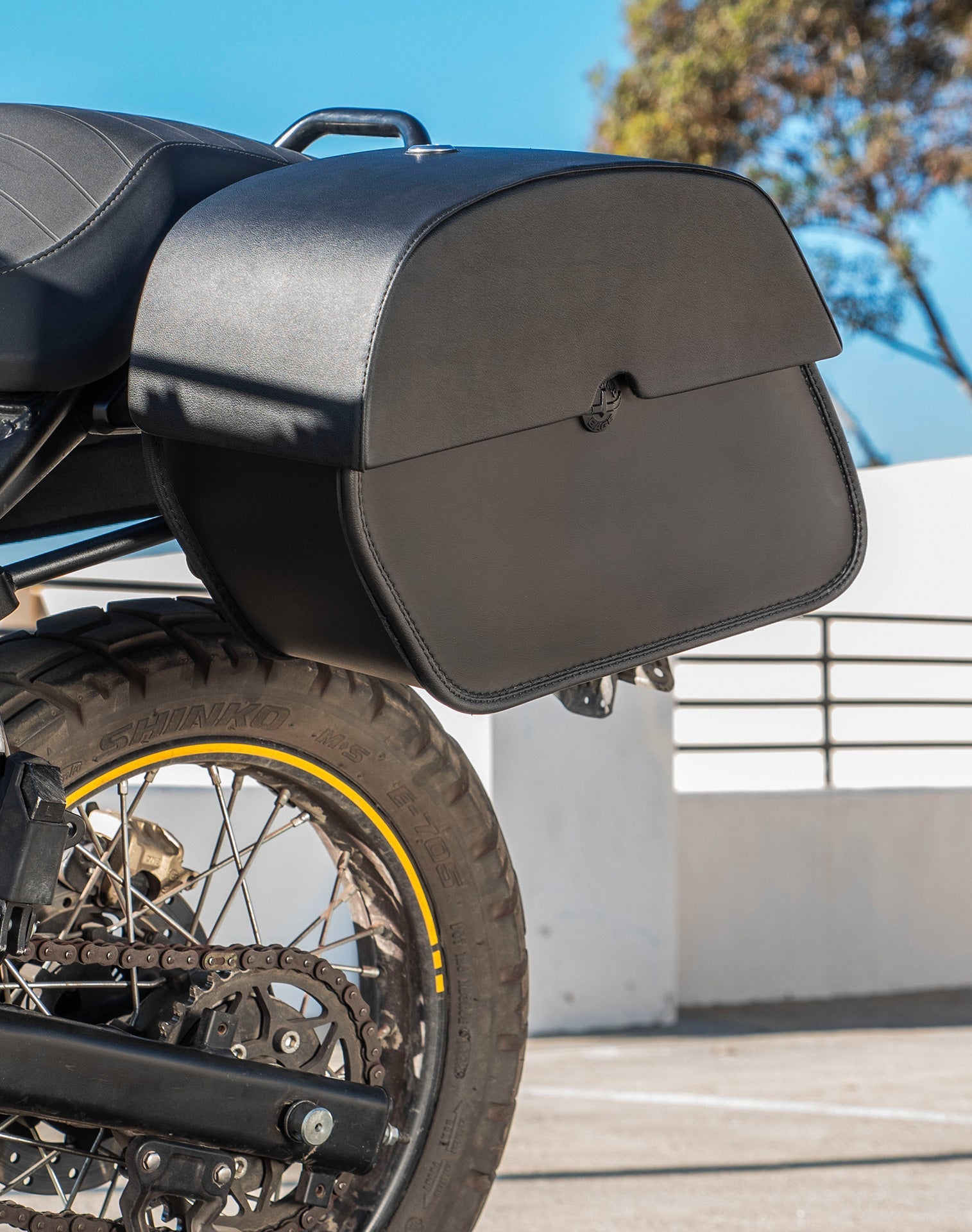 28L - Panzer Medium Quick Mount Royal Enfield Scram 411 Leather Alforjas