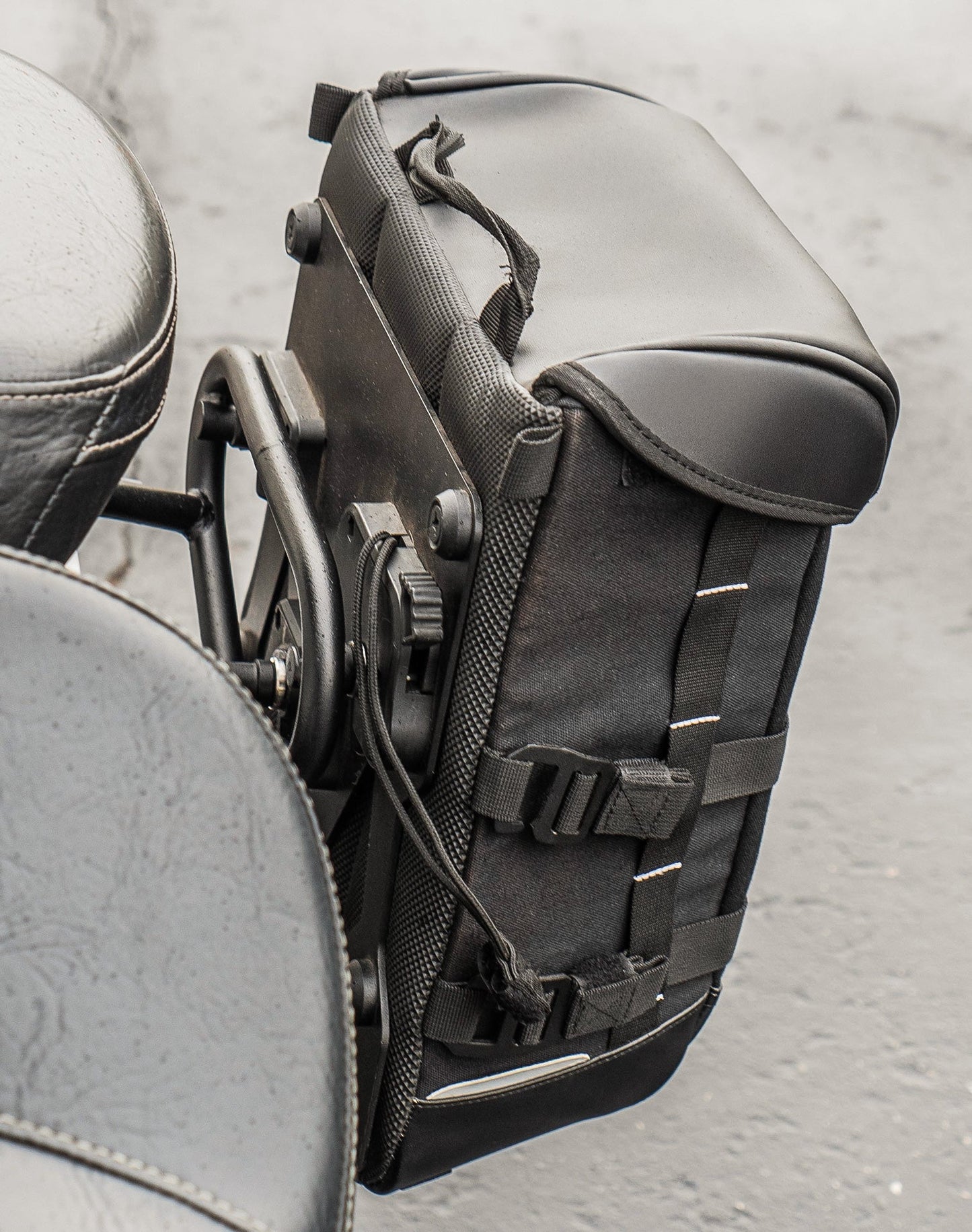 15L - Incognito Quick Mount Medium Indian Scout Solo Alforja (Left Only)