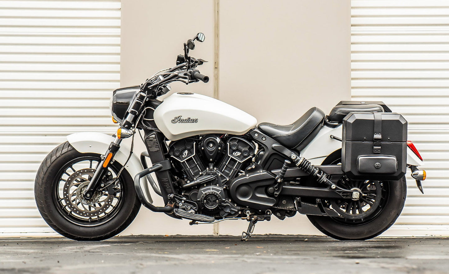 15L - Outlaw Quick Mount Medium Indian Scout Hard Solo Alforja (Left Only)