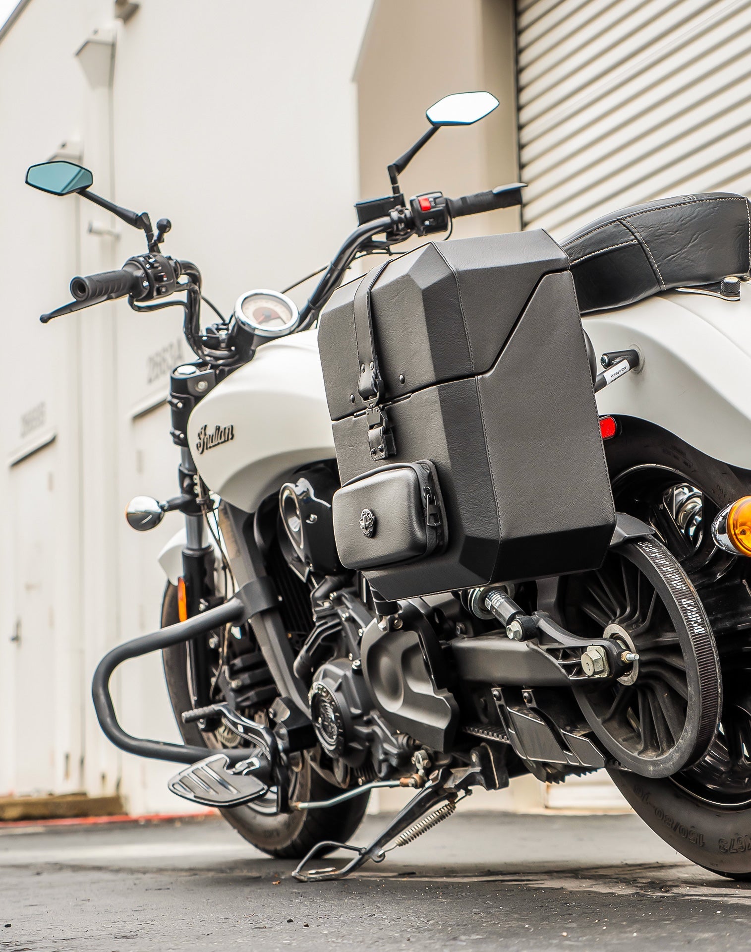 15L - Outlaw Quick Mount Medium Indian Scout Hard Solo Alforja (Left Only)