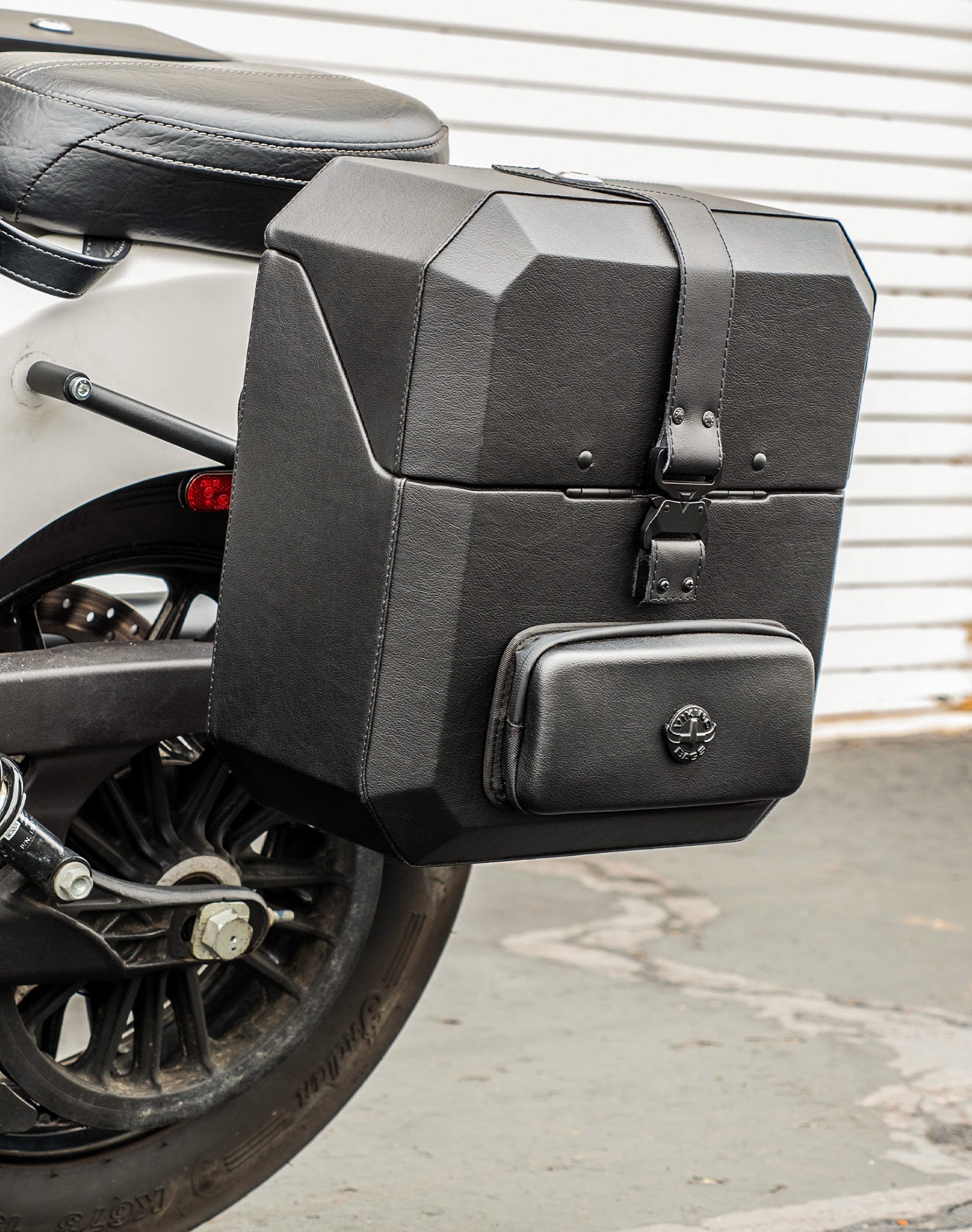 15L - Outlaw Quick Mount Medium Indian Scout Sixty Hard Solo Alforja (Left Only)