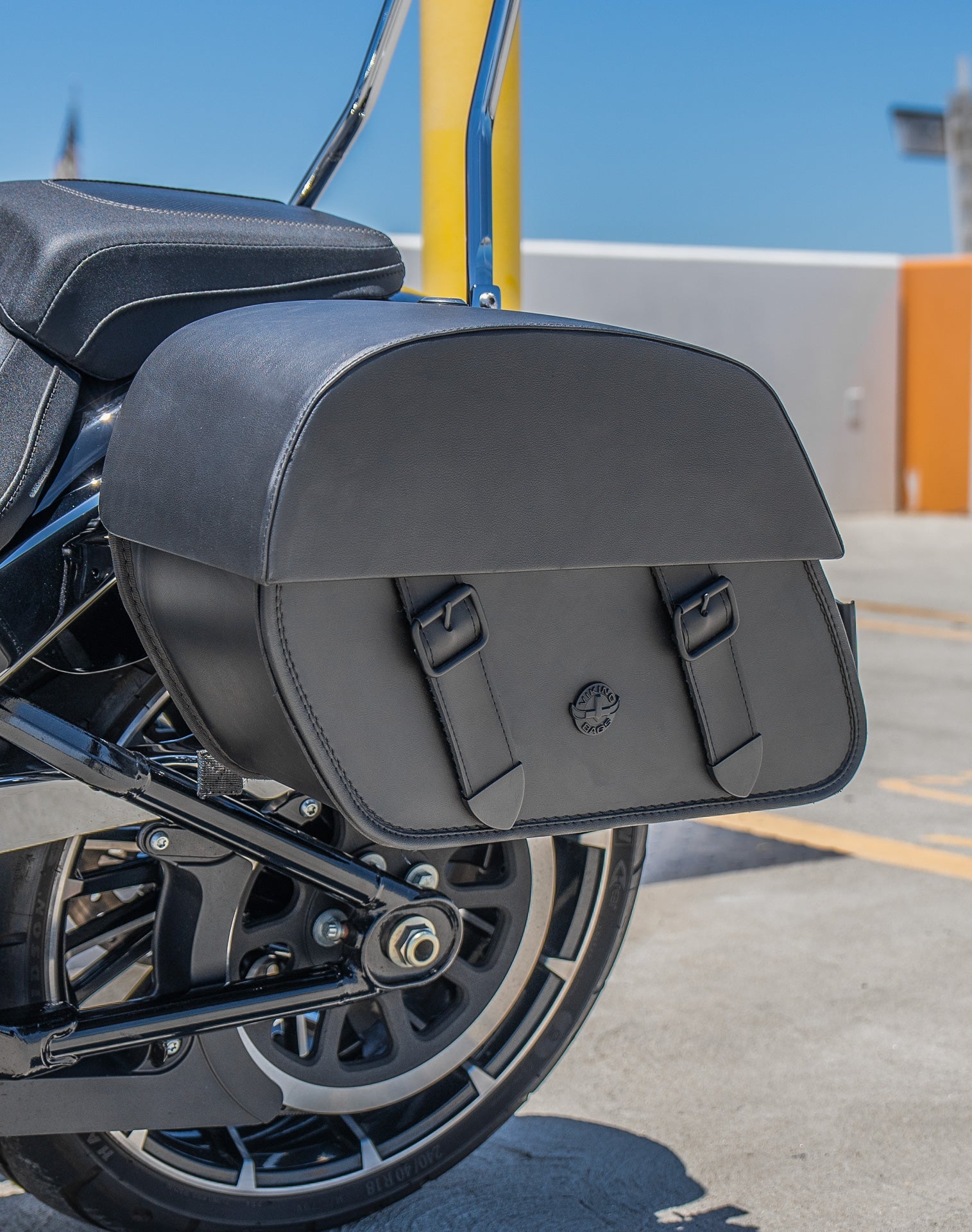 28L - Baelor Medium Quick Mount Harley Softail Breakout FXBR/S Motocicleta Alforjas