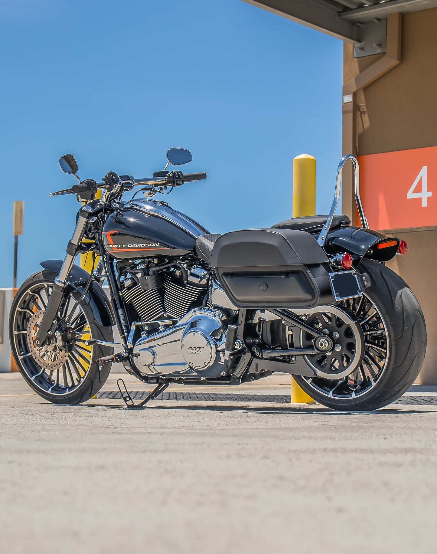 28L - Pantheon Medium Quick Mount Harley Softail Breakout FXBR/S Motocicleta Alforjas