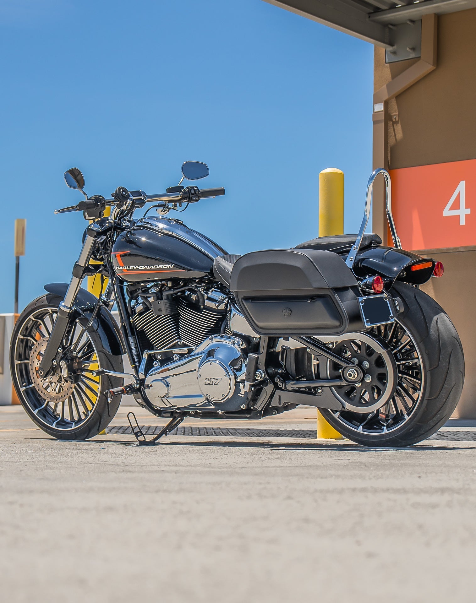 28L - Pantheon Medium Quick Mount Harley Softail Breakout FXBR/S Motocicleta Alforjas