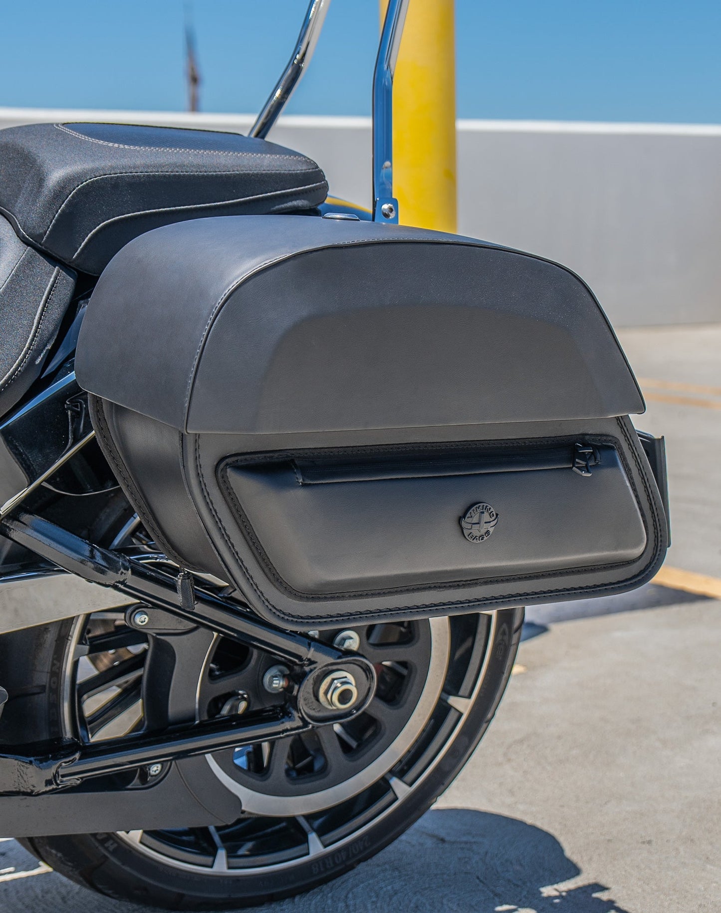 28L - Pantheon Medium Quick Mount Harley Softail Breakout FXBR/S Motocicleta Alforjas