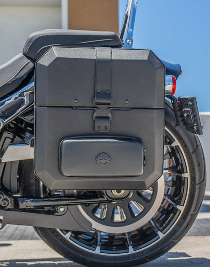 15L - Outlaw Quick Mount Medium Harley Softail Breakout FXBR/S Hard Solo Alforja (Left Only)