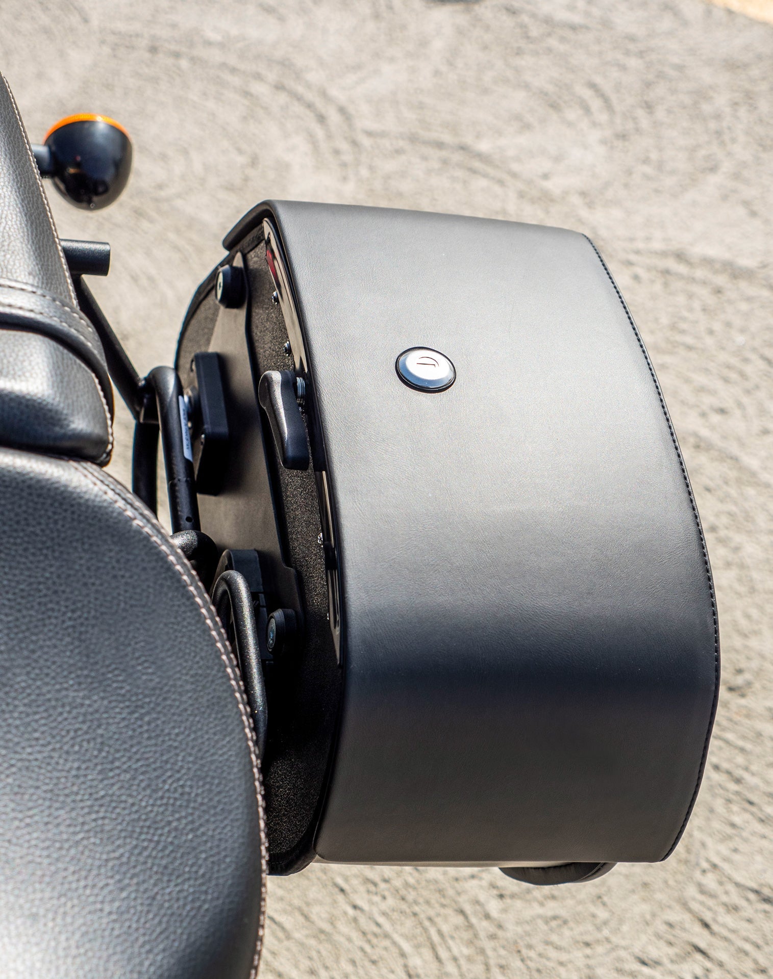 28L - Pantheon Medium Quick Mount Harley Sportster Nightster RH975/S Motocicleta Alforjas