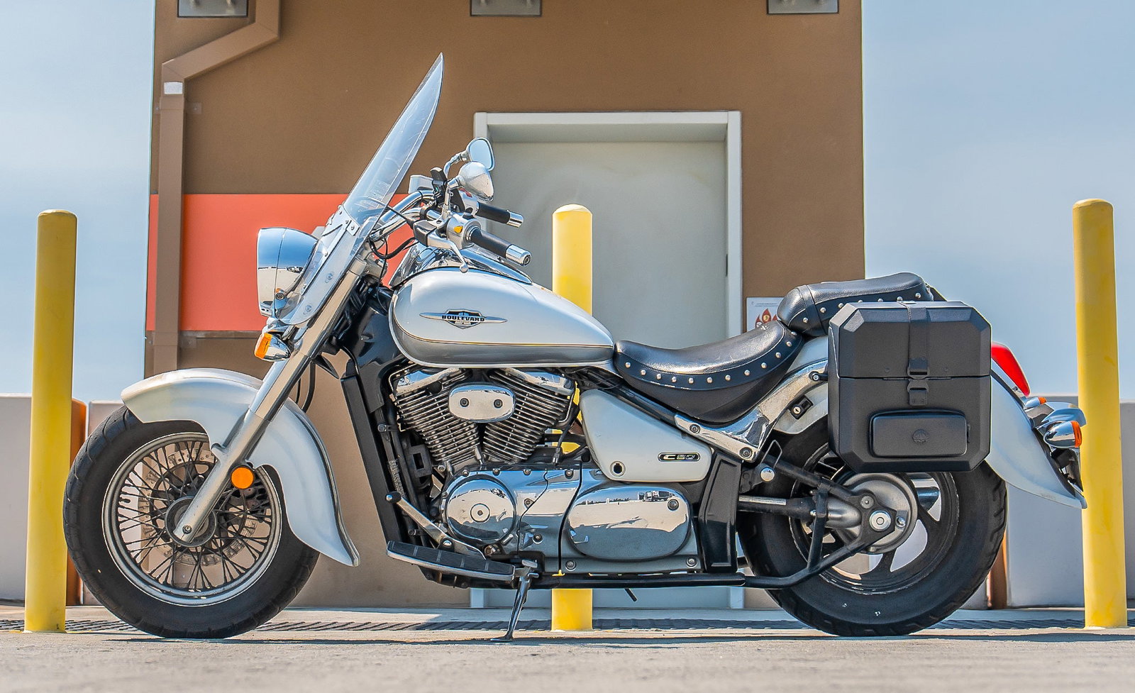 15L - Outlaw Quick Mount Medium Suzuki Boulevard C50 VL800 Hard Solo Alforja (Left Only)