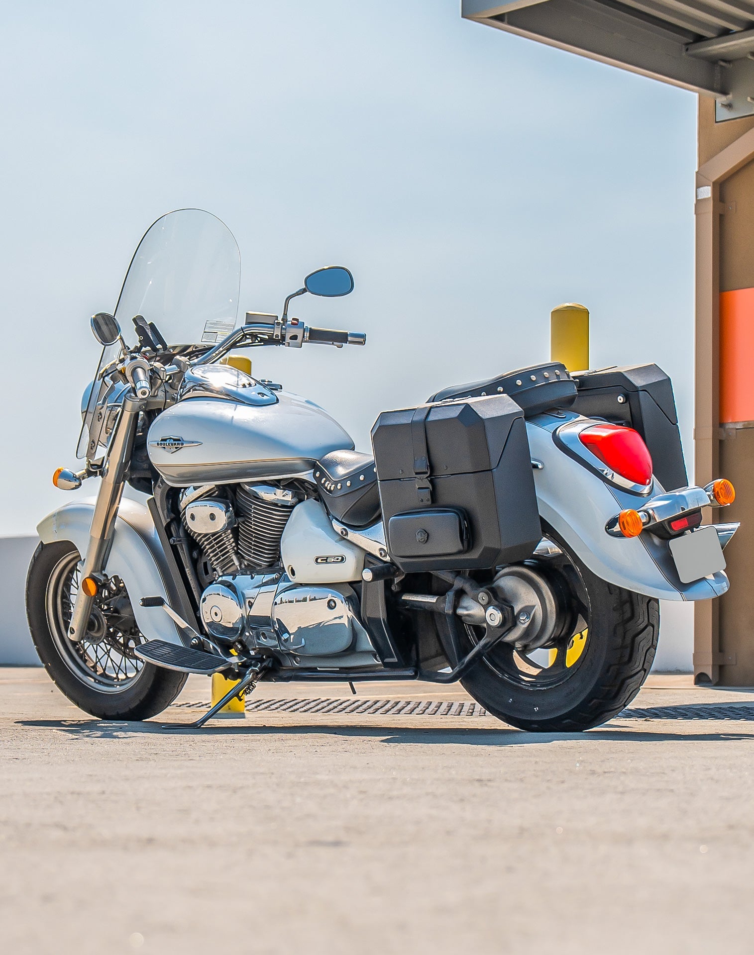 15L - Outlaw Quick Mount Medium Suzuki Boulevard C50 VL800 Hard Solo Alforja (Left Only)