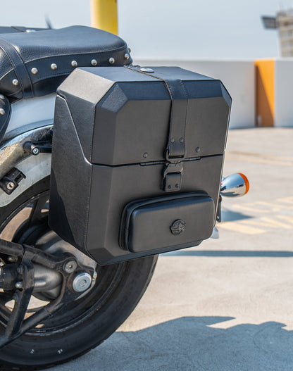 15L - Outlaw Quick Mount Medium Suzuki Boulevard C50 VL800 Hard Solo Alforja (Left Only)